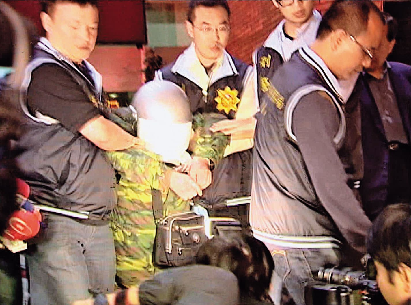 陳佳富面對警方提出的證據,雖堅決否認犯行,仍被依殺人罪逮捕送辦。(東森新聞提供)