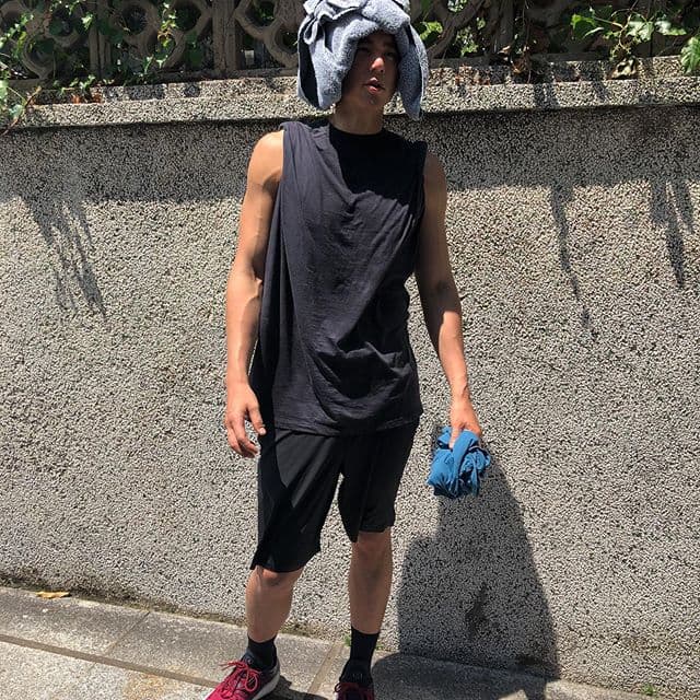 彭于晏的IG也常貼他不顧形象的搞笑照片,動輒吸讚10萬起跳。(翻攝自彭于晏IG)
