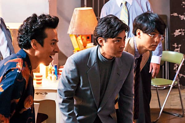 滿島真之介(左起)、山田孝之、玉山鉄二,扮演掀起日本AV產業風暴的三位臭皮匠。(翻攝自Netflix官方YouTube)