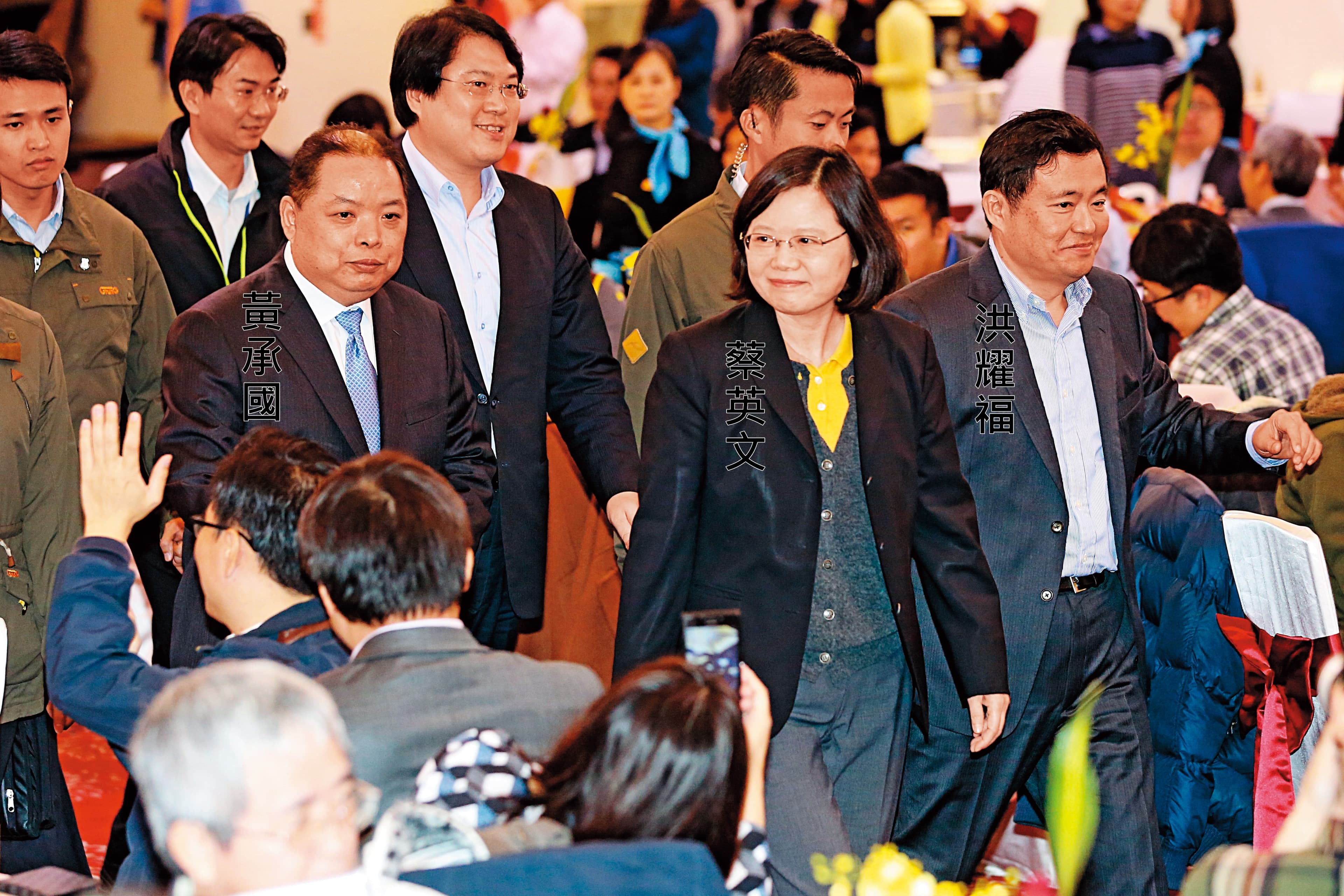 挺英色彩濃厚的民進黨中常委黃承國在總統初選過後,已數度在中常會對卓榮泰、羅文嘉開砲。