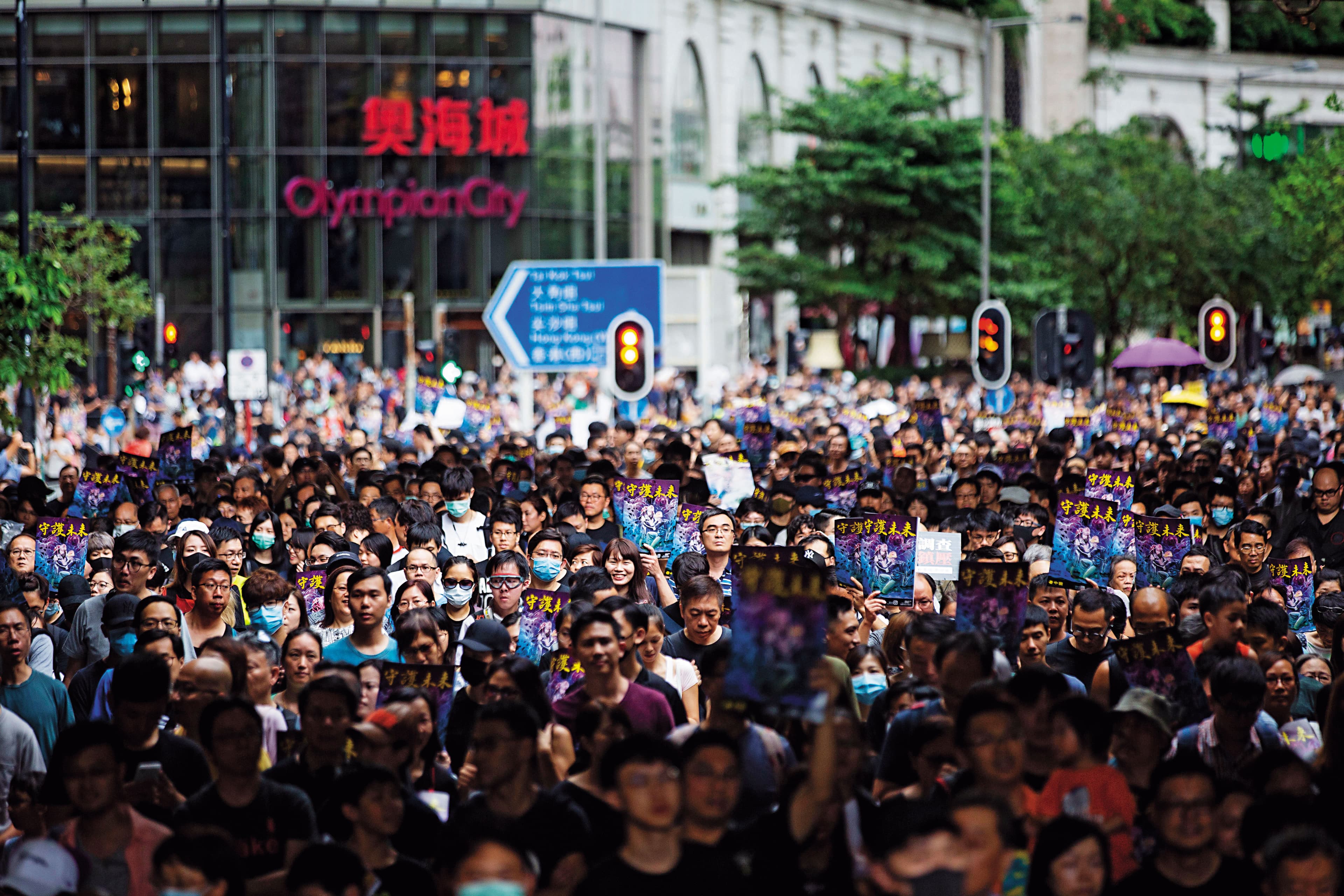 從8月2日到8月5日，香港連續4天在各處舉辦大型集會遊行，至8月5日發起三罷、8區集會，行動再升級。圖為8月3日旺角遊行現場。