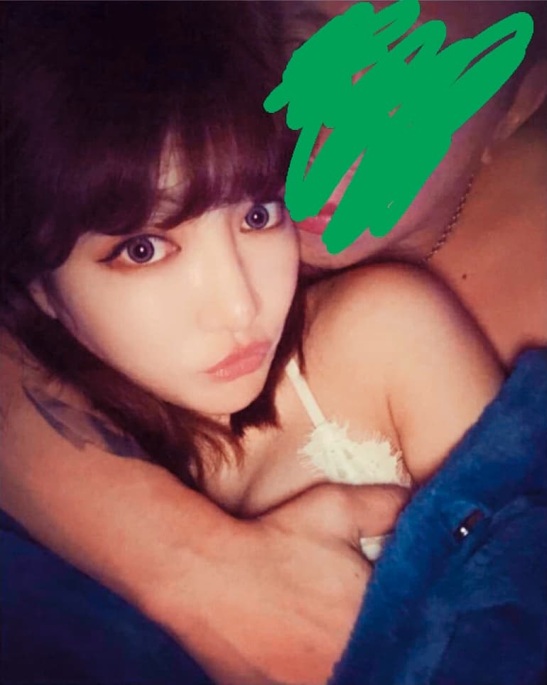 呂男和屁蛋妹去年底交往時,曾拍下親密的抓奶照。(讀者提供)