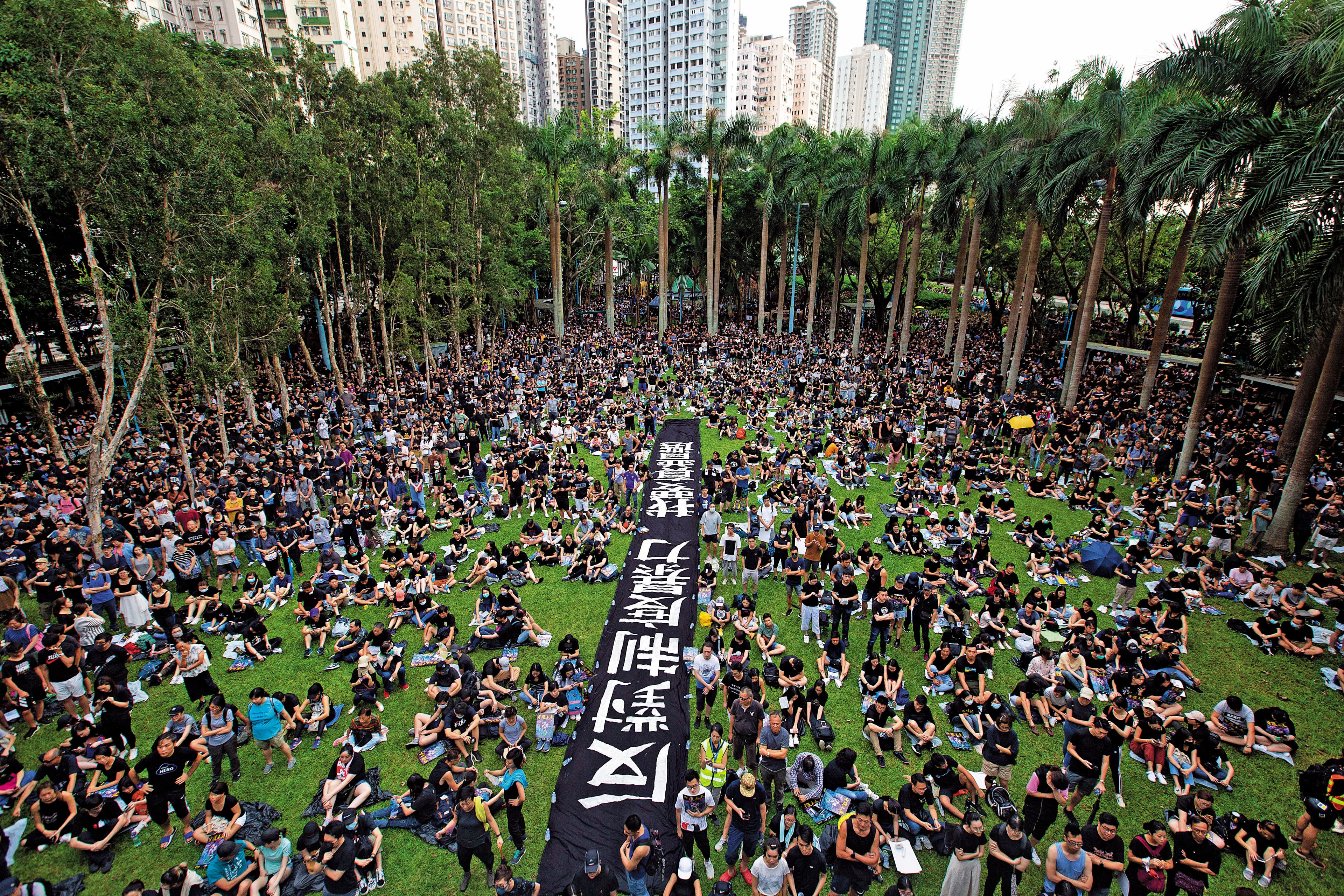 8月4日傍晚，港島西卑路乍灣公園舉辦大型集會。