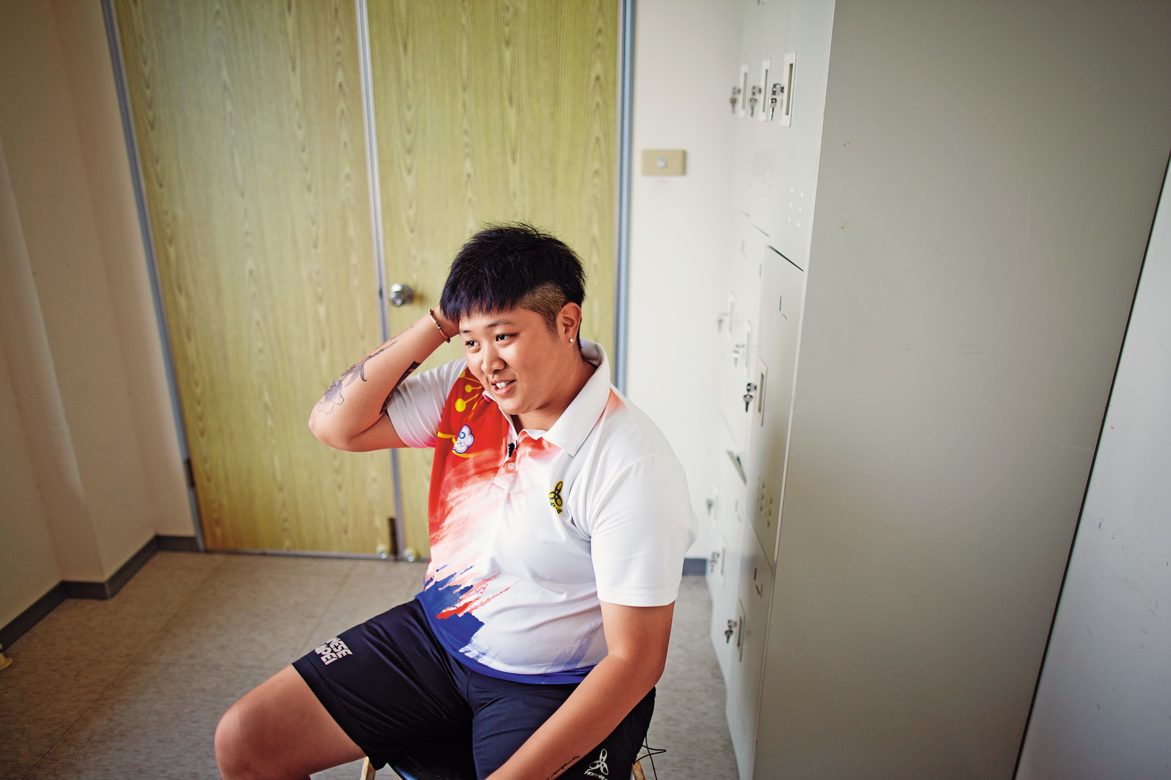 黃逸柔從小活潑好動,喜歡戶外運動,但在看似陽剛的外表下,聊起小動物會馬上變得感性,笑起來也跟她所熱愛的小熊維尼一樣可愛。