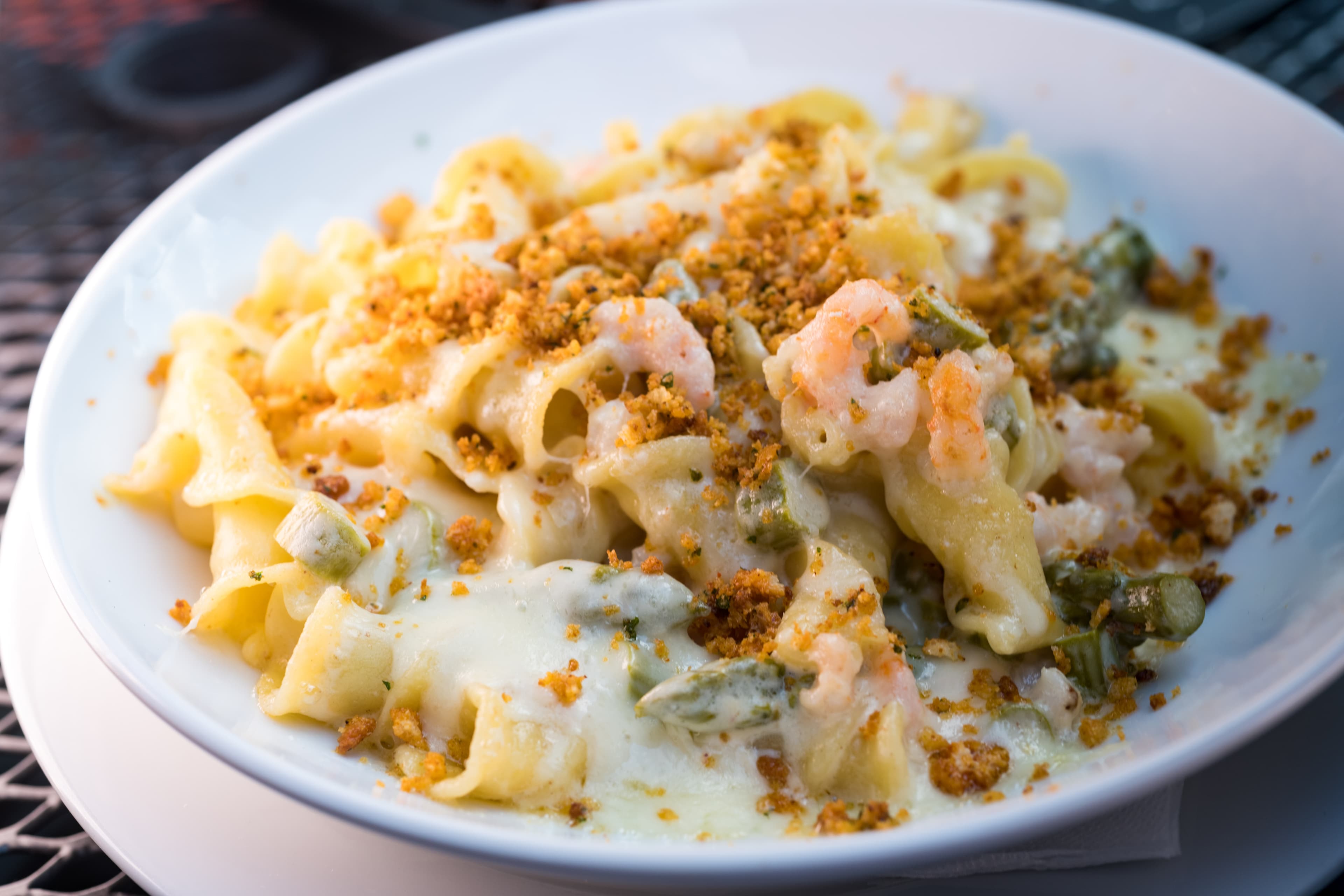 「Campanelle」中文姑且譯為風鈴花麵，加了當地海灣捕的小蝦、蘆筍與乾酪，非常可口。（23美元／份，約NT$724）