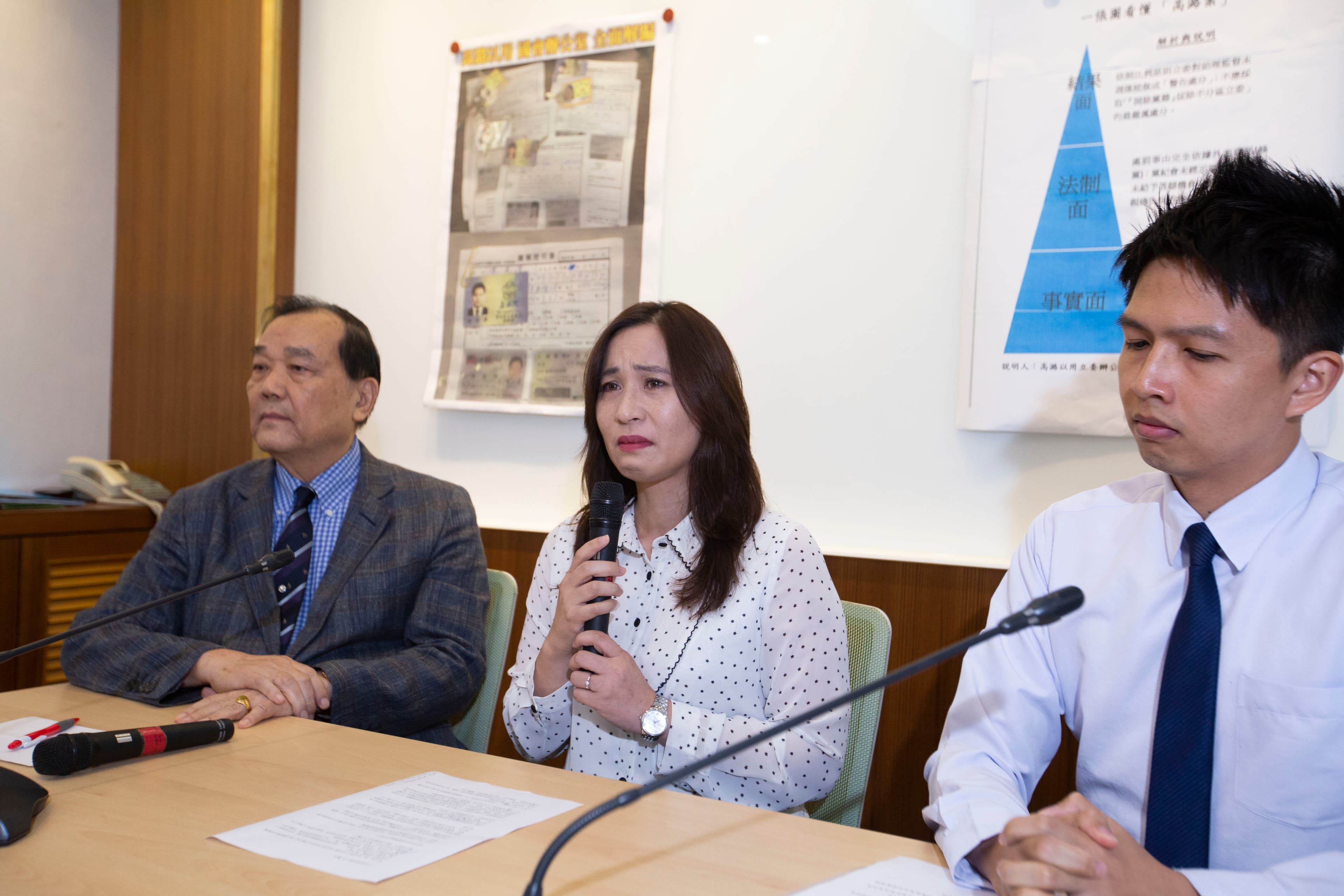 高潞今由律師林憲同陪同開記者會。