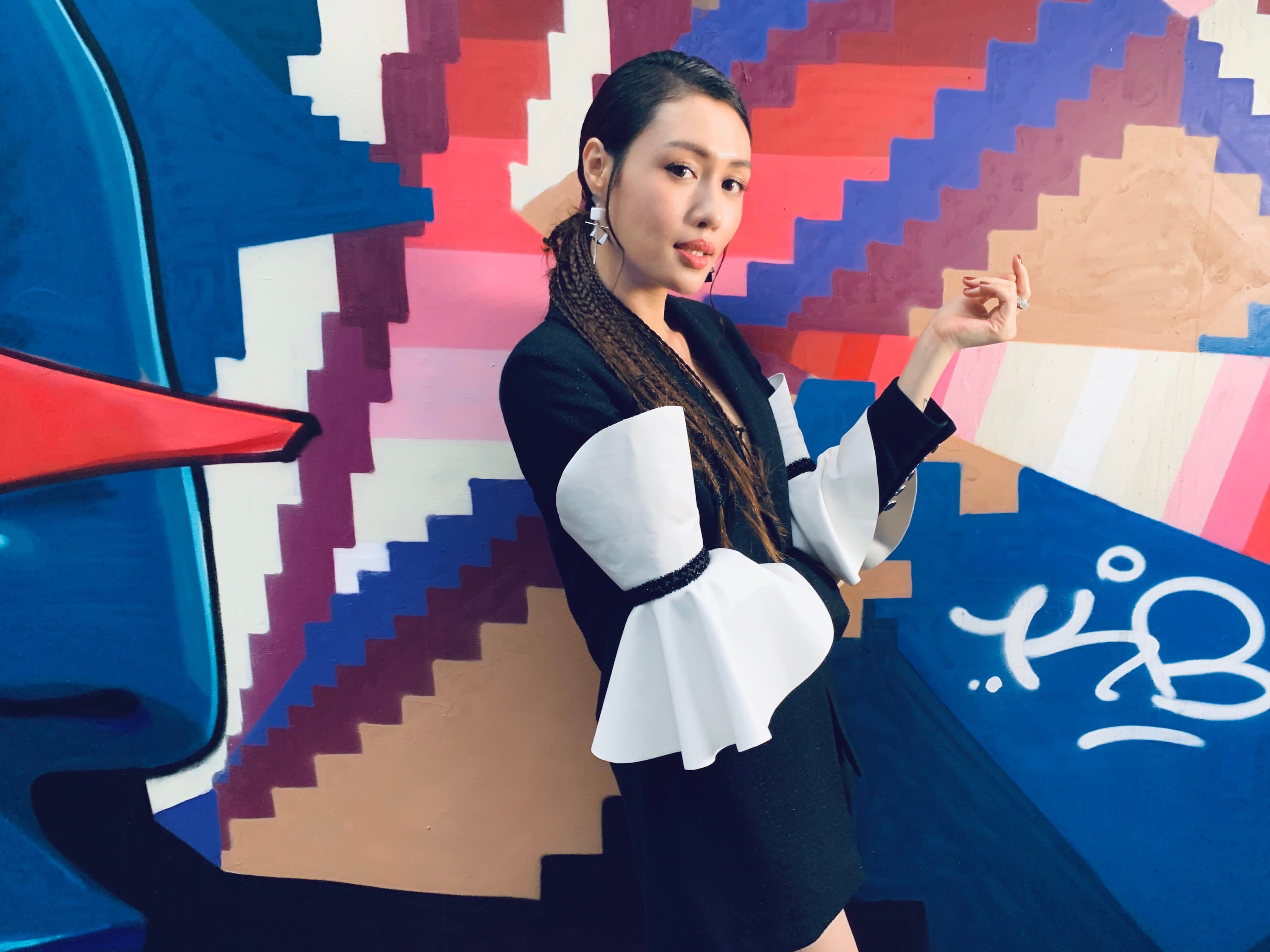  黃莉Luji推出新單曲〈我心已打烊〉，重新詮釋葉璦菱的經典歌曲。（好舒服音樂提供）