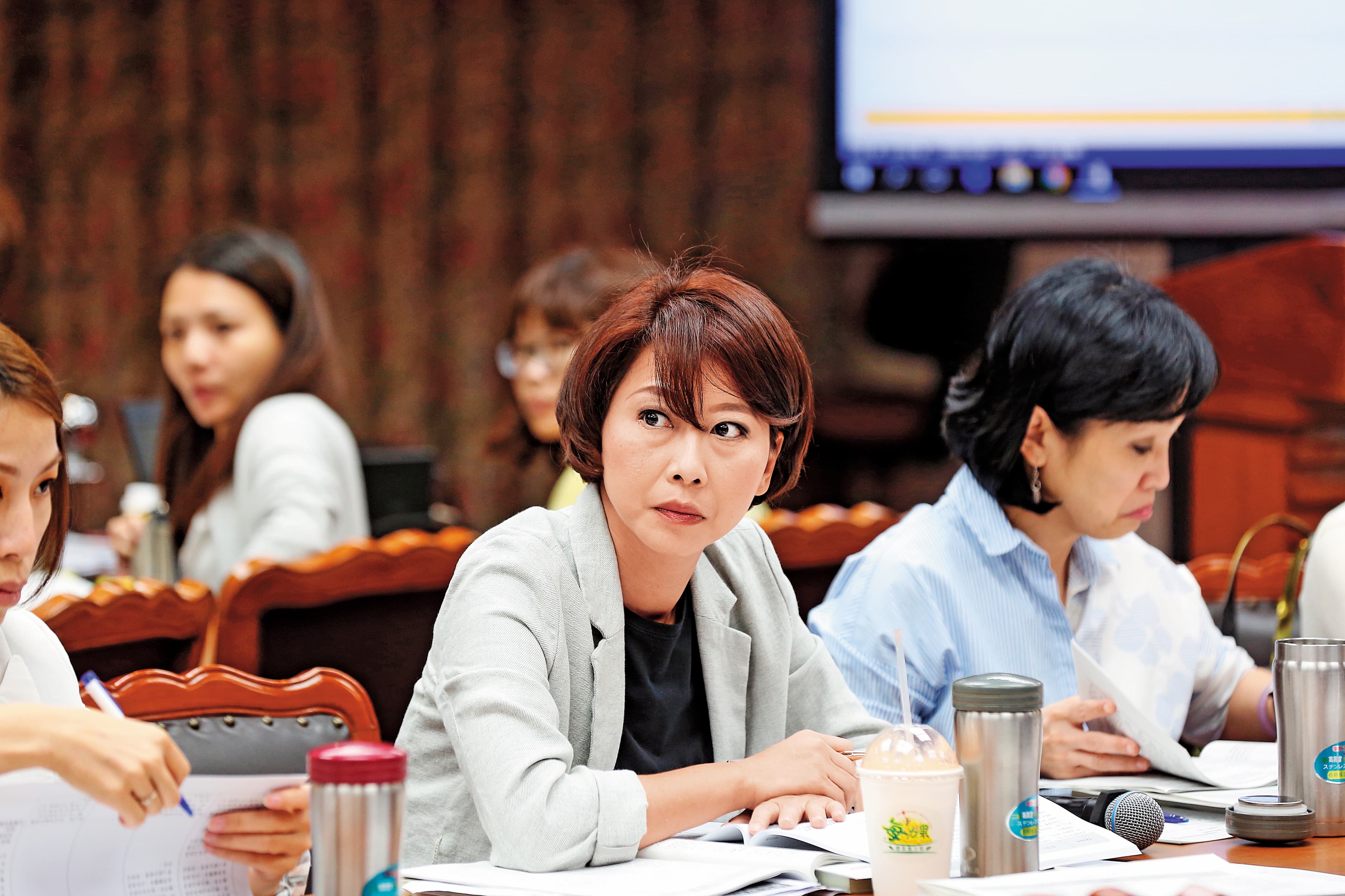 立委陳亭妃痛斥外交部在爆發戴姓官員性騷擾女同事案件後,涉嫌包庇。
