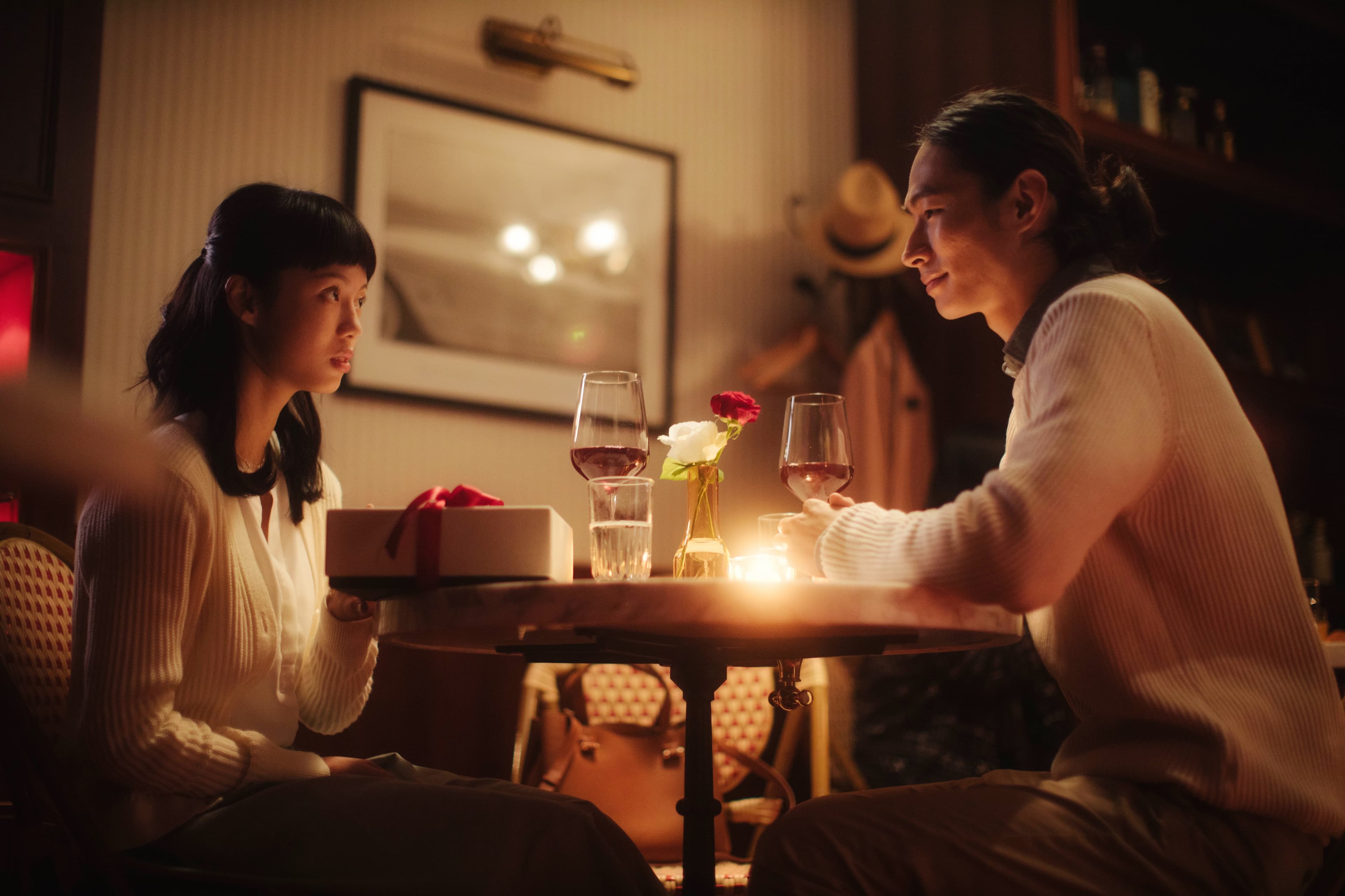 黃河在《完美Lily》演出看似溫文儒雅實際卻是恐怖情人的極端角色，劇中情緒180度轉變壤他演來大呼過癮。（鏡文學提供）