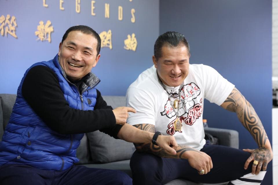 新北市市長侯友宜與館長。(翻攝自侯友宜臉書)