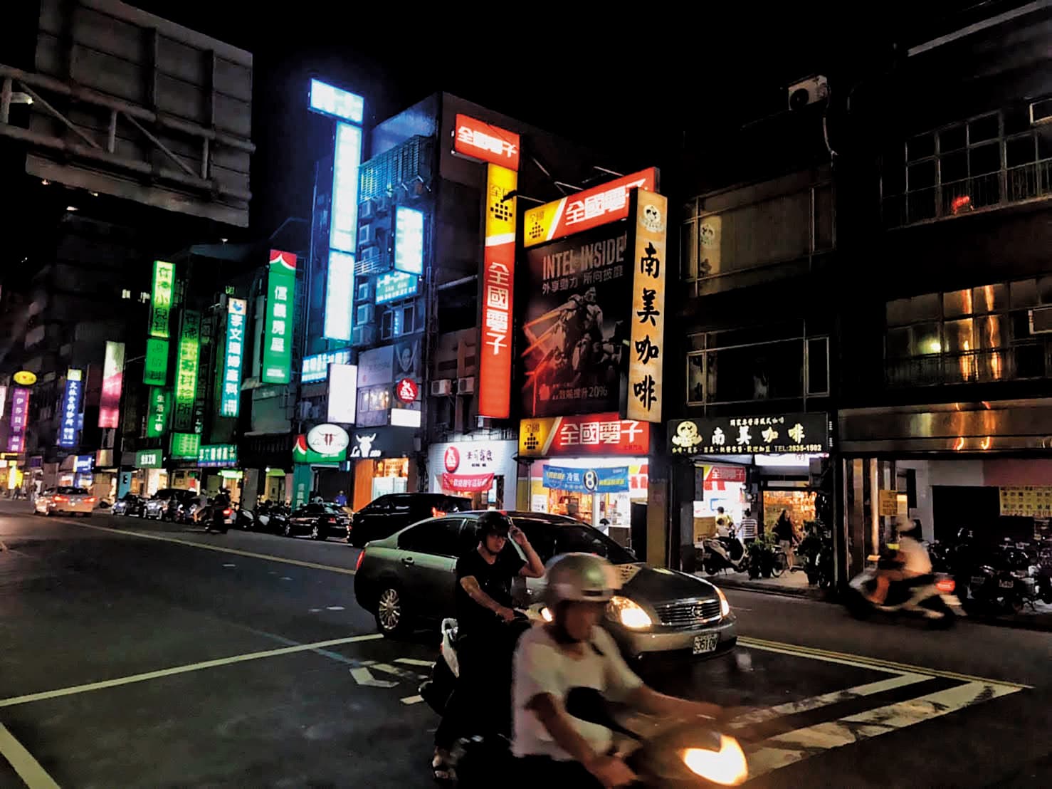 台北市士林這處路口騎樓,就是潘明秀20多年前經營刻印攤的位置。