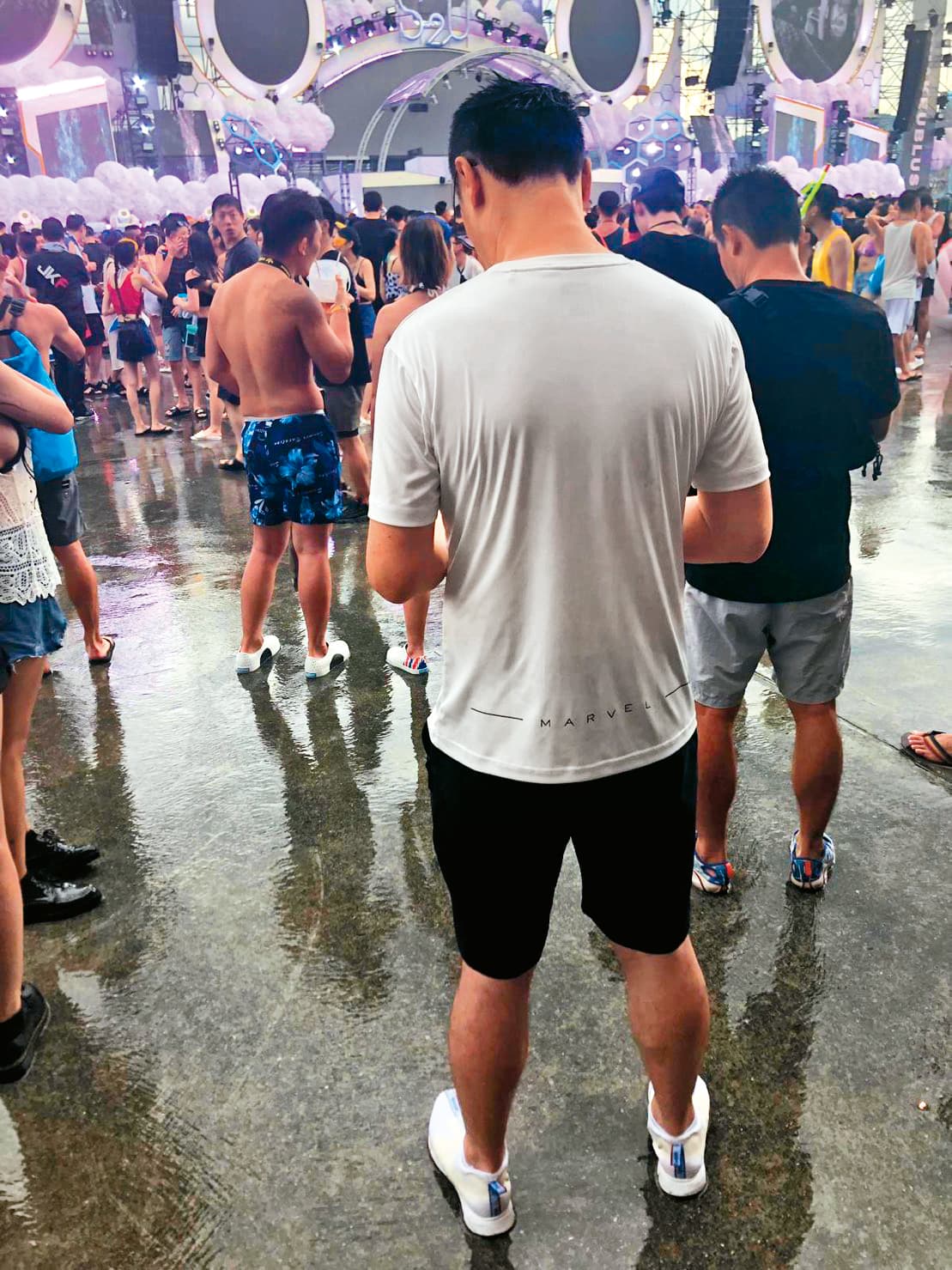 趙元同形單影隻參加熱鬧的潑水音樂節,似乎與梁靜茹已各過各的生活。
