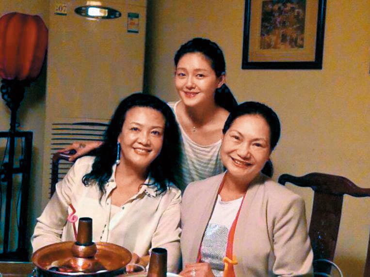 大S生了汪希箖後,婆婆張蘭(左下)據說為孫子買地。(翻攝大S臉書)