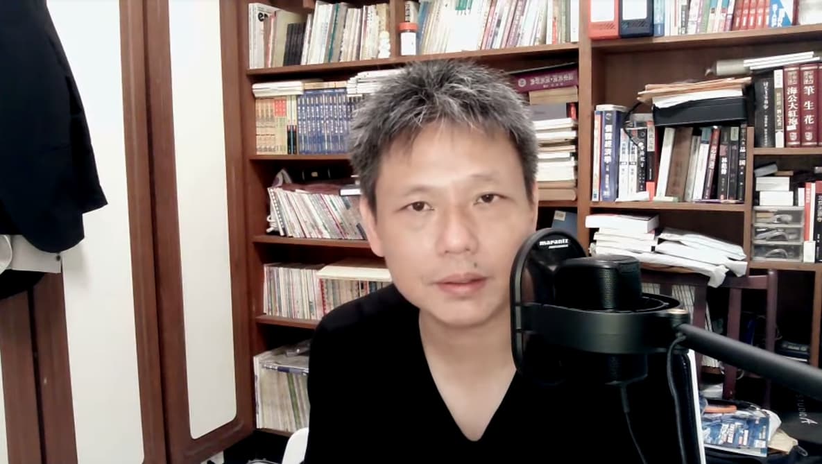 資深名嘴謝寒冰昨日罕見開直播,批評韓國瑜近日的所作所為。(翻攝自YouTube)
