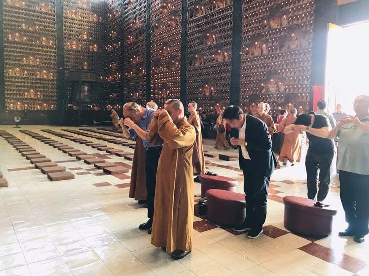 韓國瑜今前往大樹祝賀星雲大師92歲壽誕。(翻攝韓國瑜臉書)