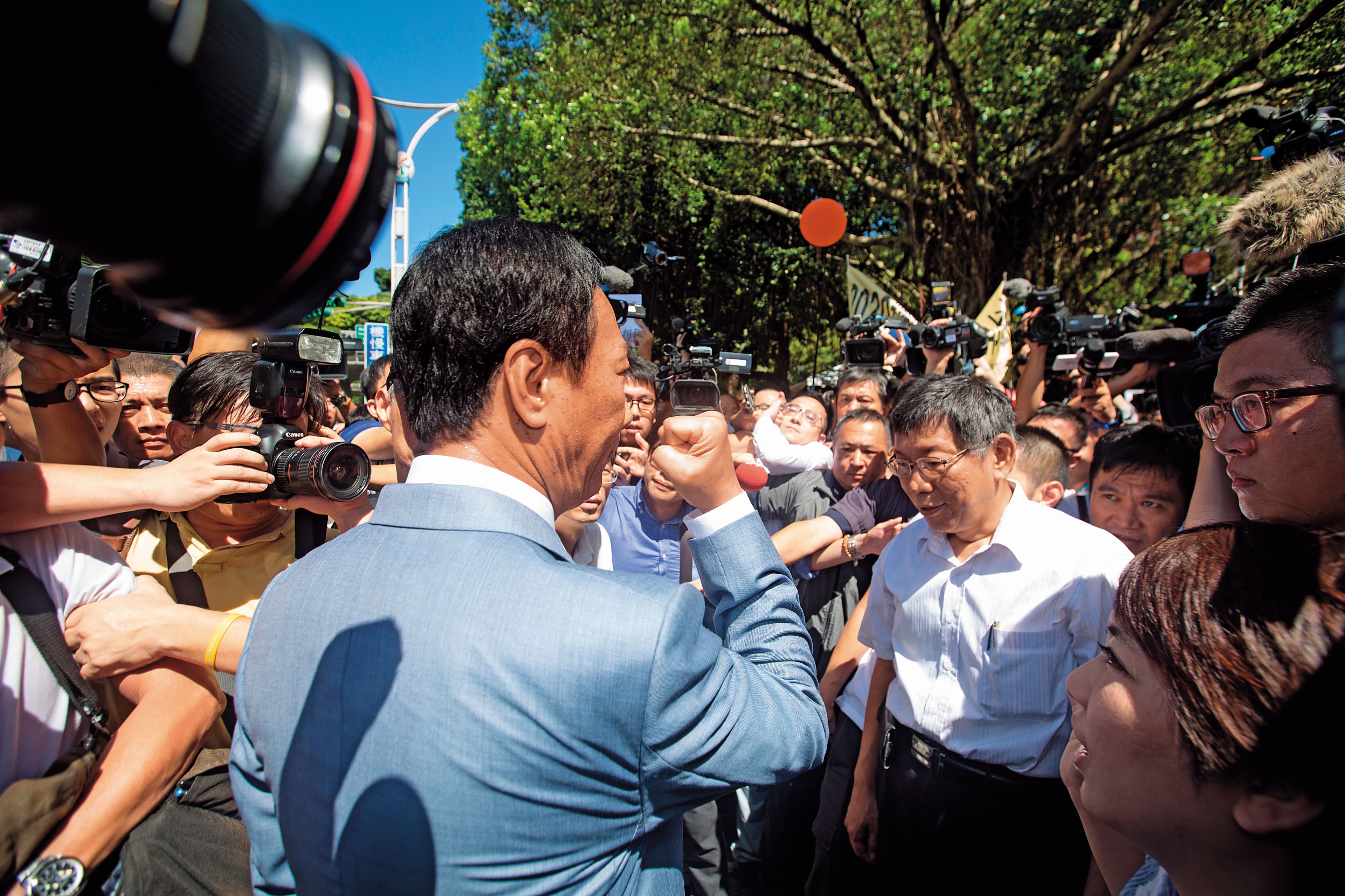 郭台銘將主導三方結盟方向,目前已初步規劃人力布局,柯、王2陣營都有核心幕僚進駐團隊。