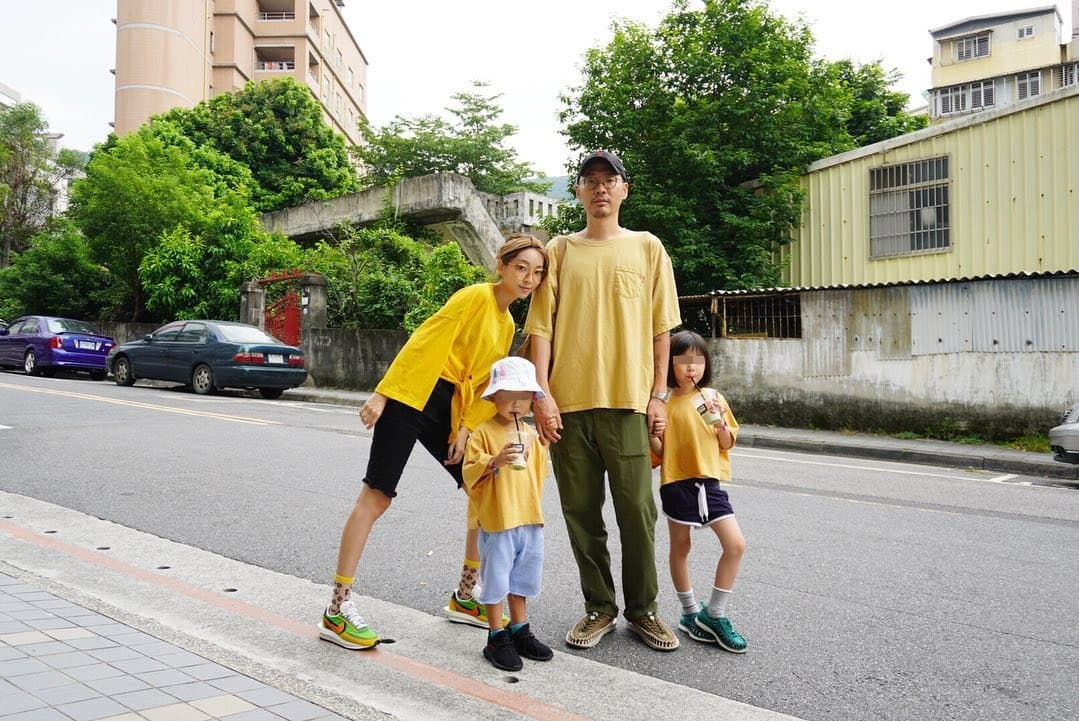 翁馨儀與張少懷婚後育有一男一女,經常把全家的時尚穿搭照放上臉書。(翻攝自翁馨儀臉書)