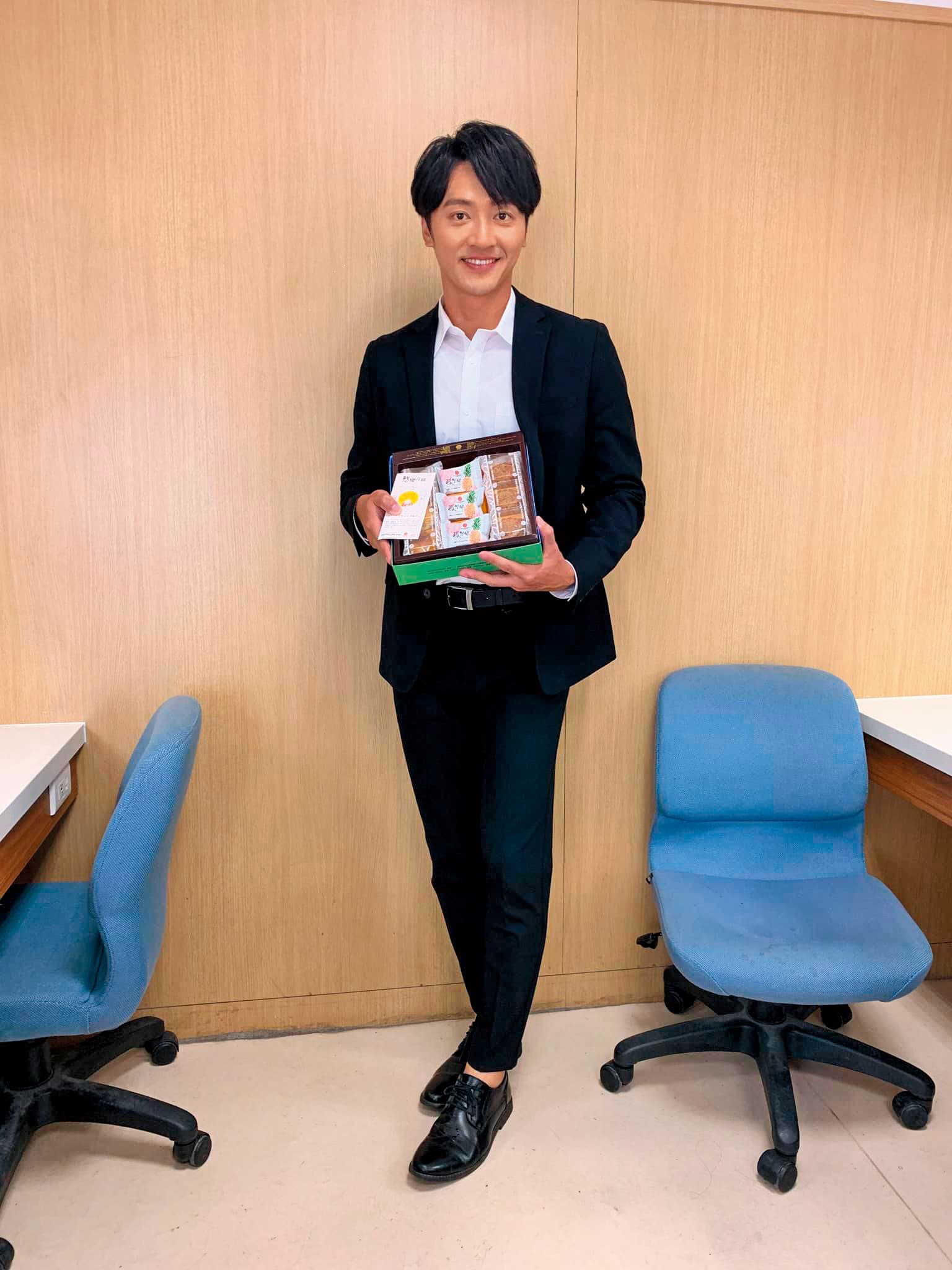 馬俊麟與老婆歡喜生了一對雙胞胎兒子，卻因為與王瞳合作傳出緋聞，鬧得家犬不寧。（翻攝馬俊麟FB）