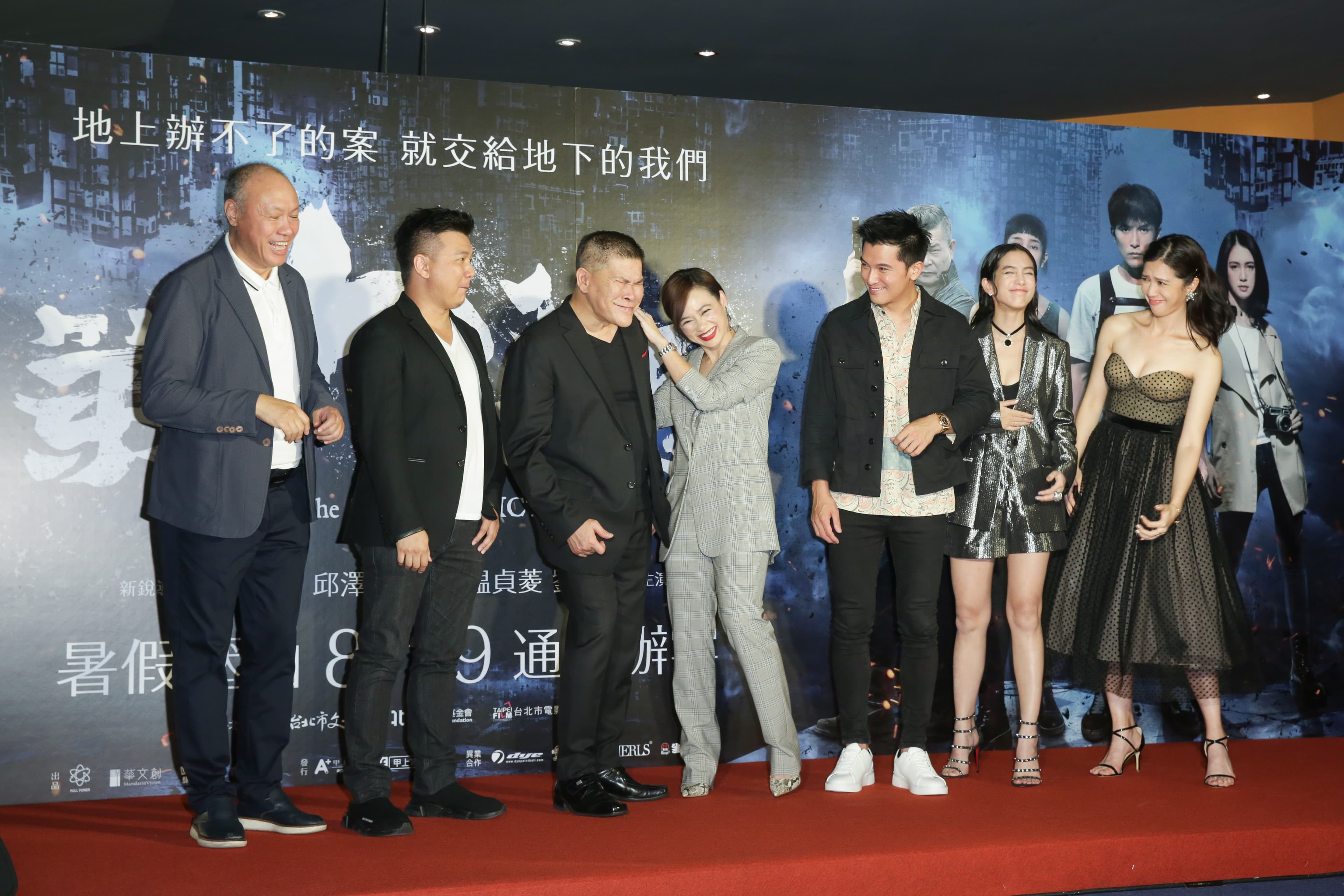 澎恰恰第一次演鬼片,他扮鬼臉,比鬼還像鬼,眾演員都笑了。