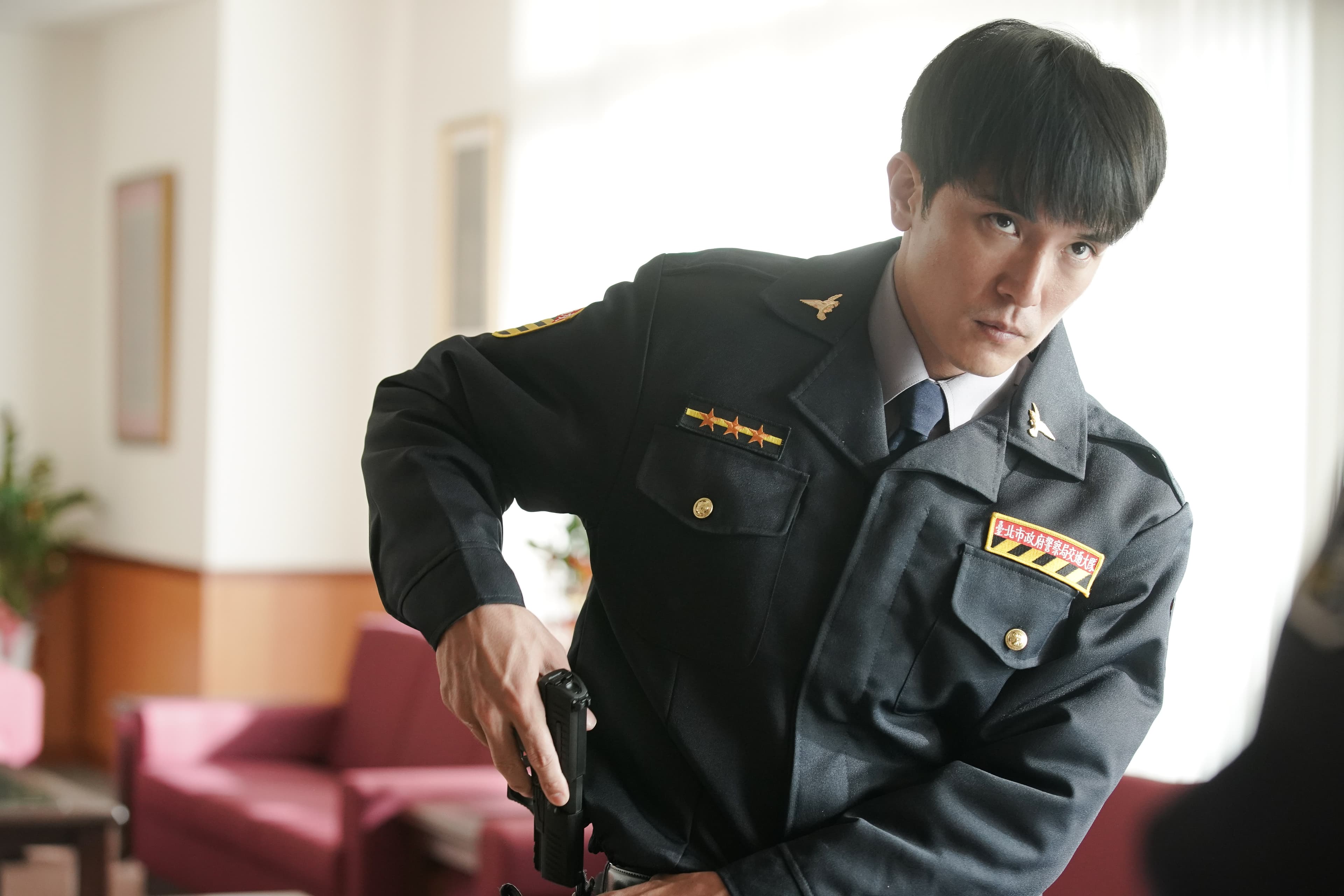 《第九分局》中,邱澤飾演的警察阿豪連累搭檔學長殉職,被調進神祕單位「第九分局」。(甲上提供)