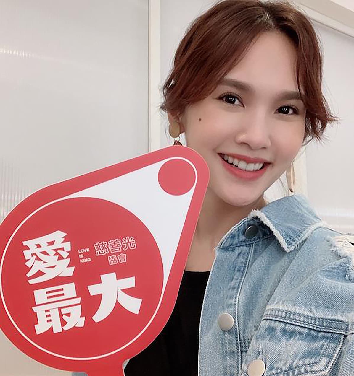 楊丞琳點出《禮悟》書中的金句「愛能否一輩子，看兩個人的緣份，珍惜愛的日常，卻是你能做到的本份。」（愛最大慈善光協會提供）