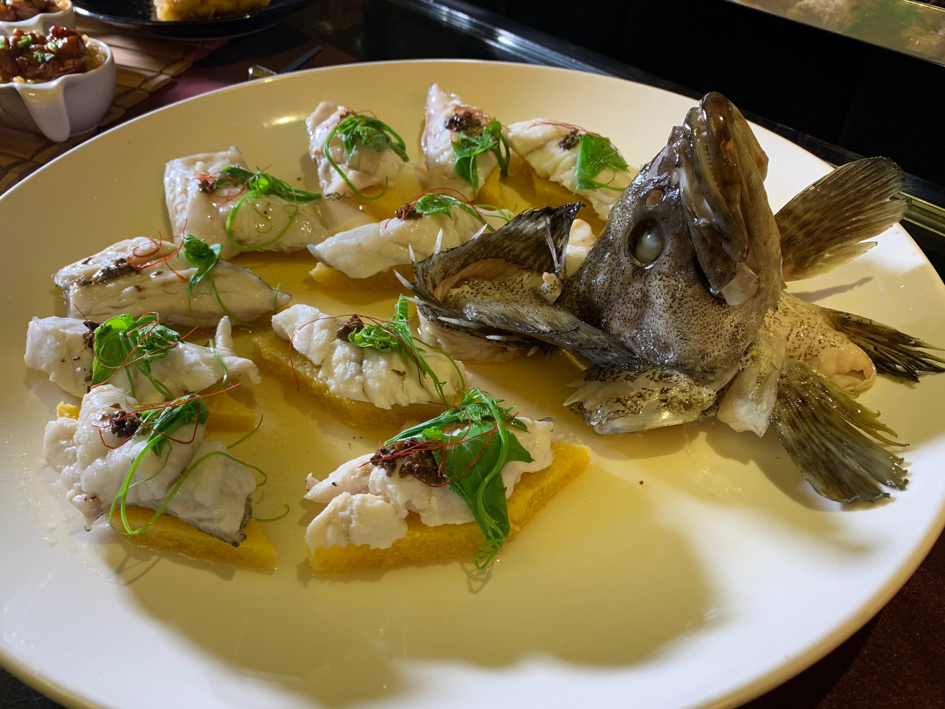 「松露蒸石斑魚」肉質清甜,松露提出魚鮮。