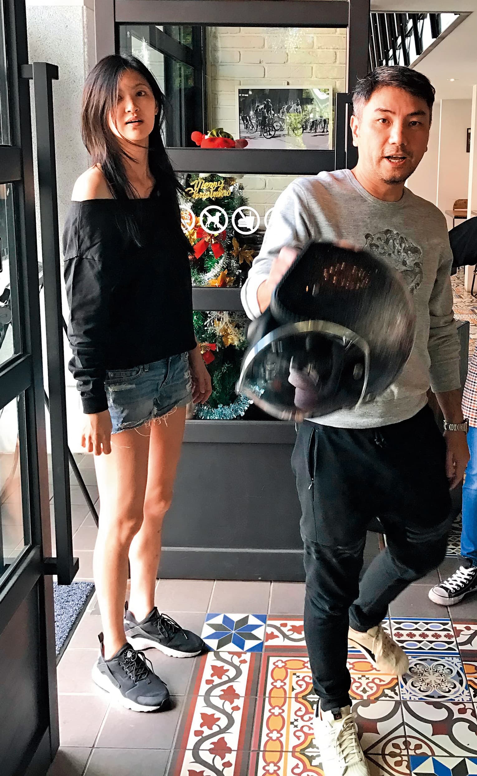 詹仁雄3年前再婚,對象是小他16歲的長腿妹小Mei,當時還被台灣媒體捕捉到他騎摩托車帶嬌妻吃飯。(東方IC)