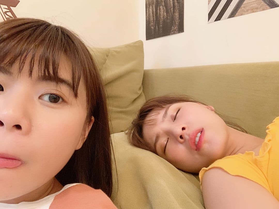 被好友捉弄後,熊熊清醒發現照片超無奈。(翻攝自熊熊Instagram)