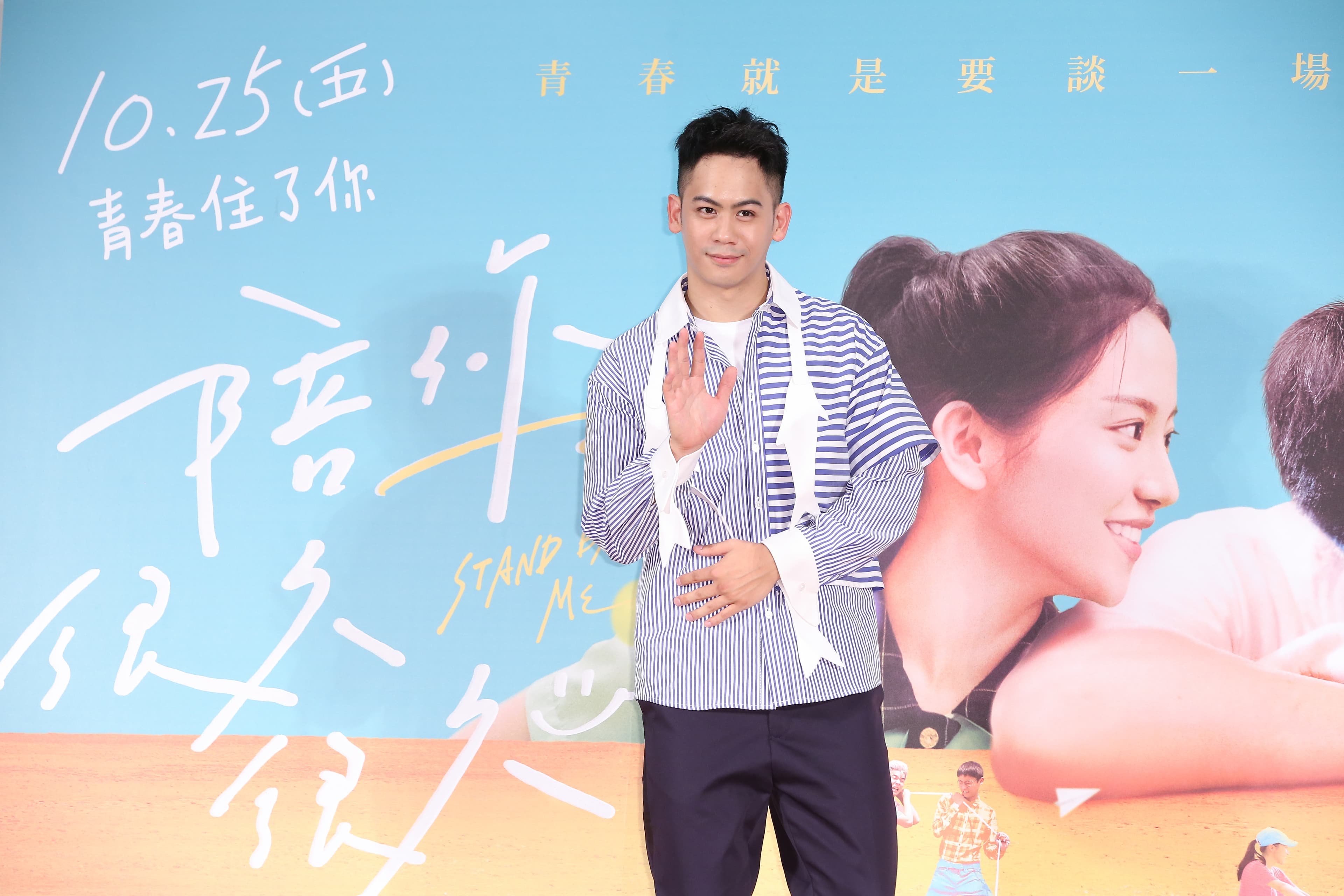 李淳一直為了戲在做準備,準備演出電影《武動天地》時,他曾到哪裡都帶著要練習的棍子,一次搭捷運時,門一打開,一個太太以為他是盲人,好心要扶他,最後對方知道他不是盲人,很是尷尬。