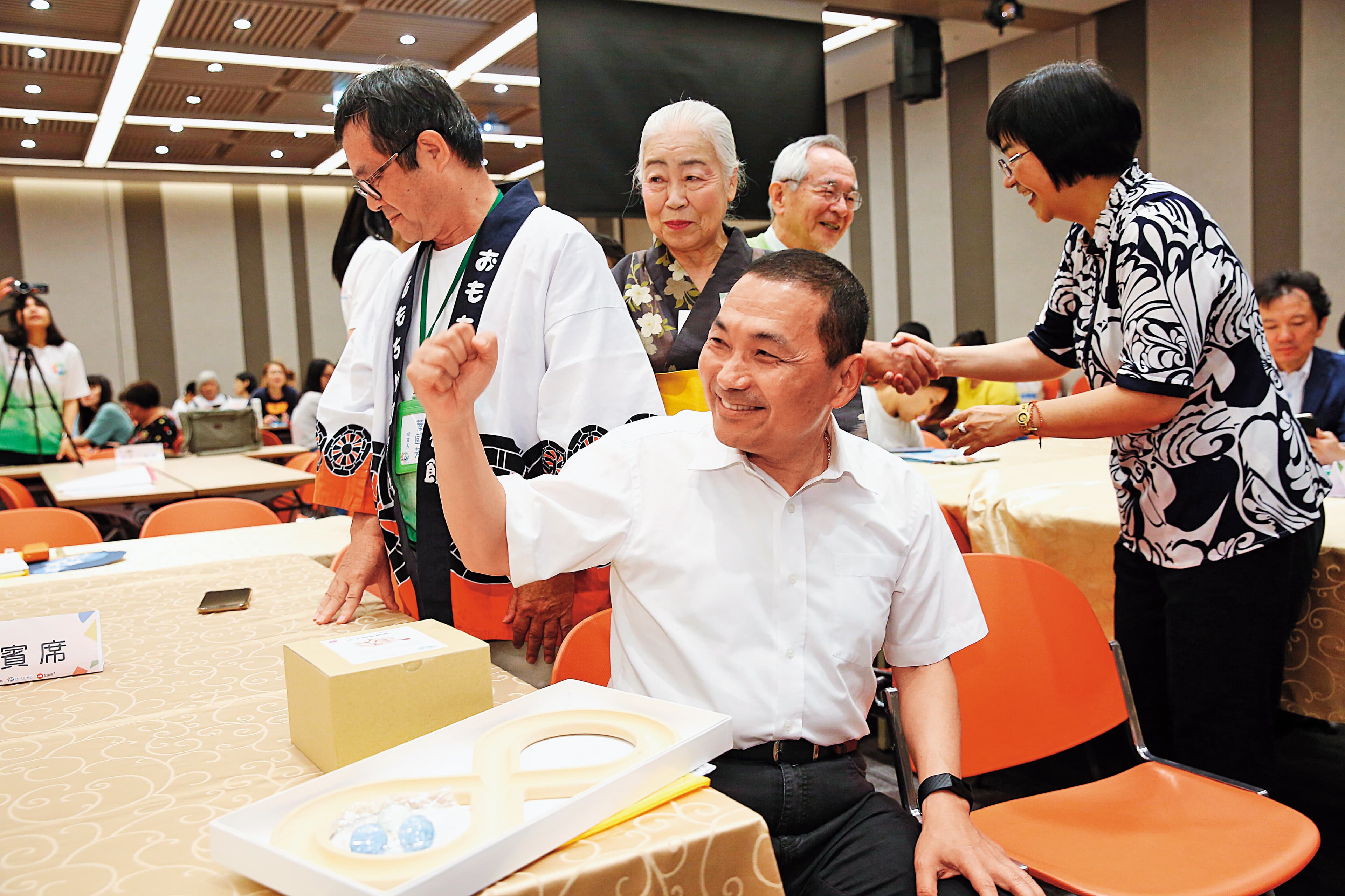 韓國瑜首場造勢選在新北,新北市長侯友宜(圖)不但缺席,隔天還要求韓陣營須恢復草皮原樣,否則求償。