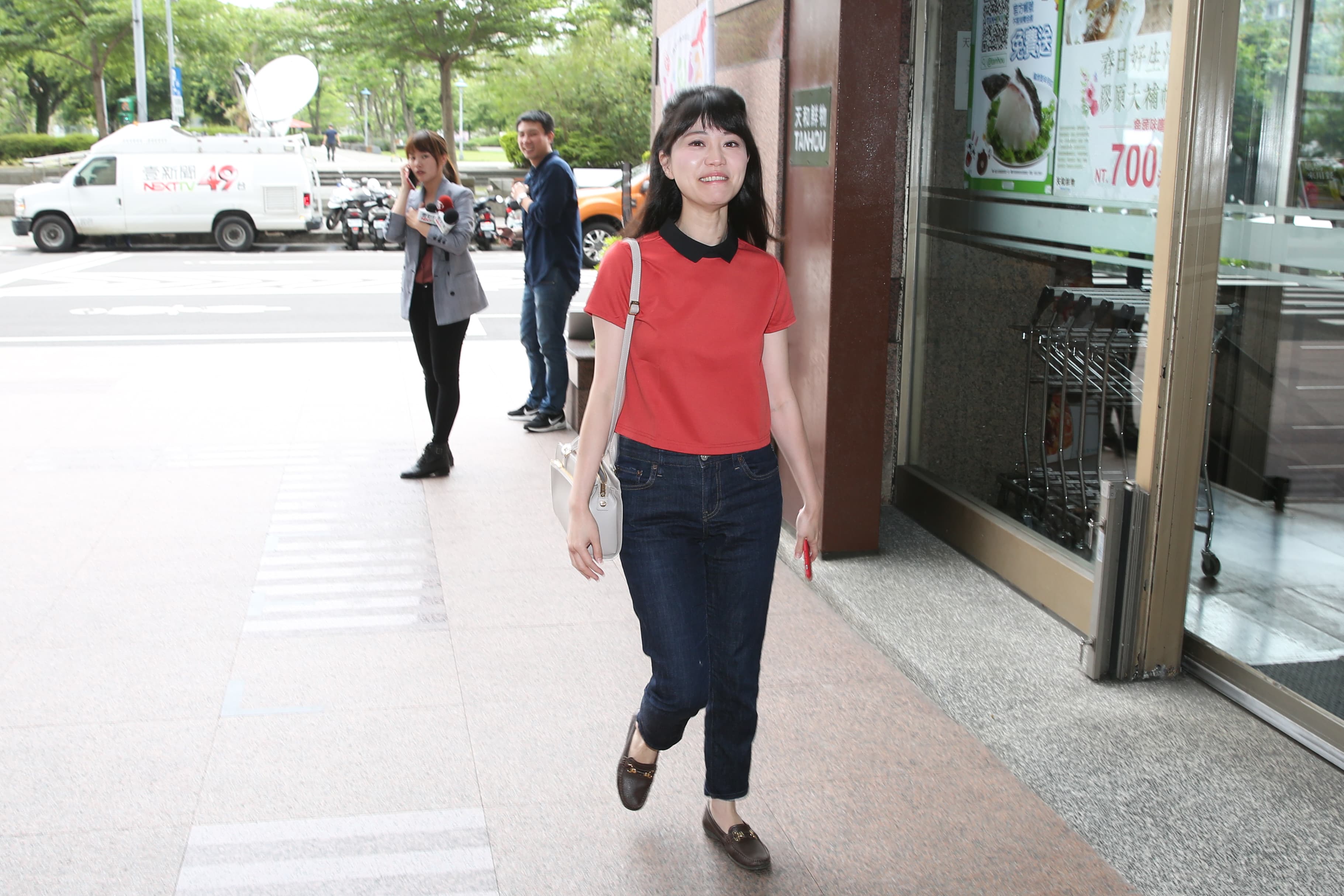 台北市議員高嘉瑜曾在臉書指控,張景森擔任台北市政府都市發展局局長期間,涉圖利京華城董事長沈春池。