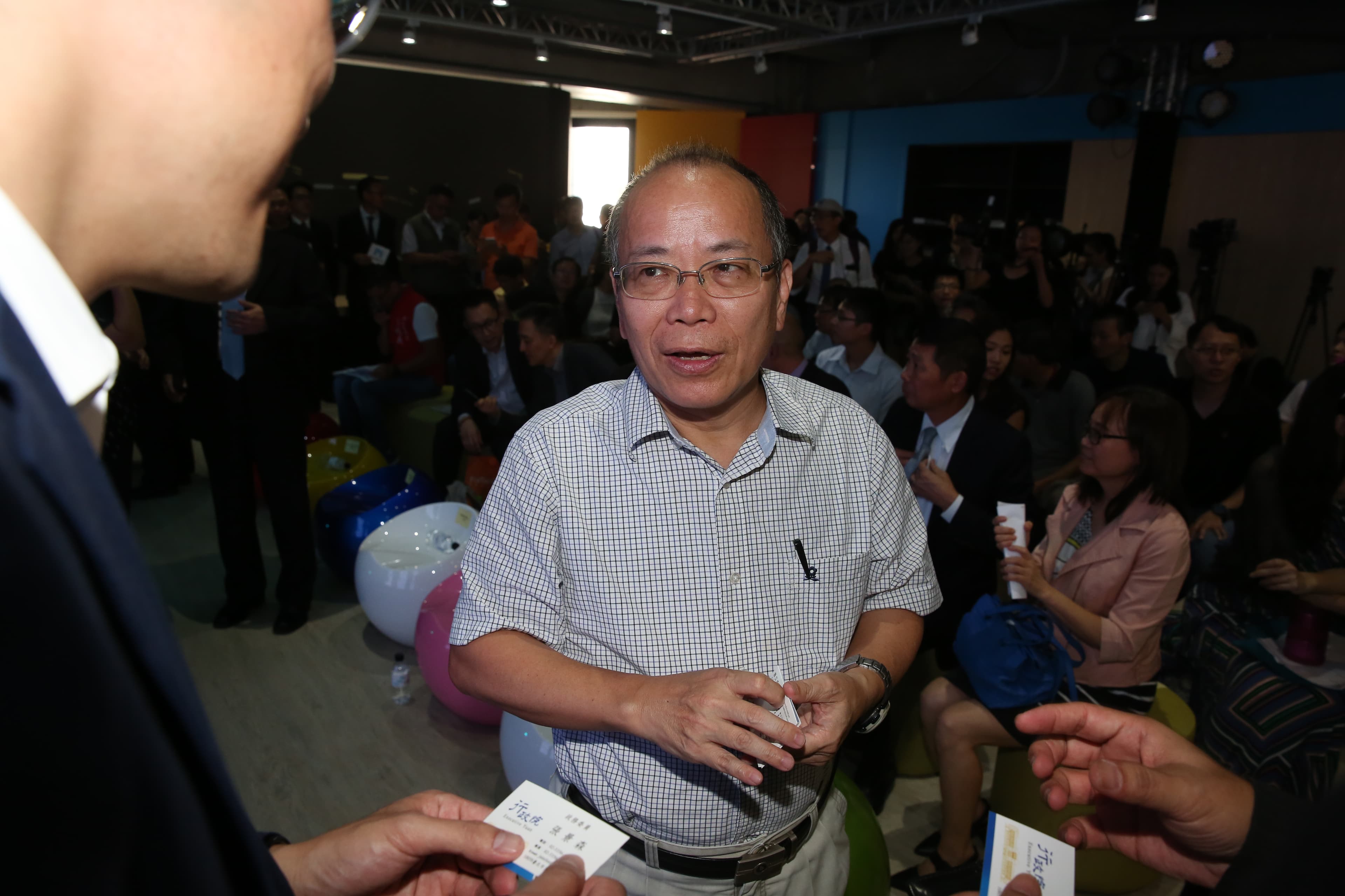 面對高嘉瑜指控，張景森也不甘示弱於臉書po文回嗆，「不要學下三濫政客」。