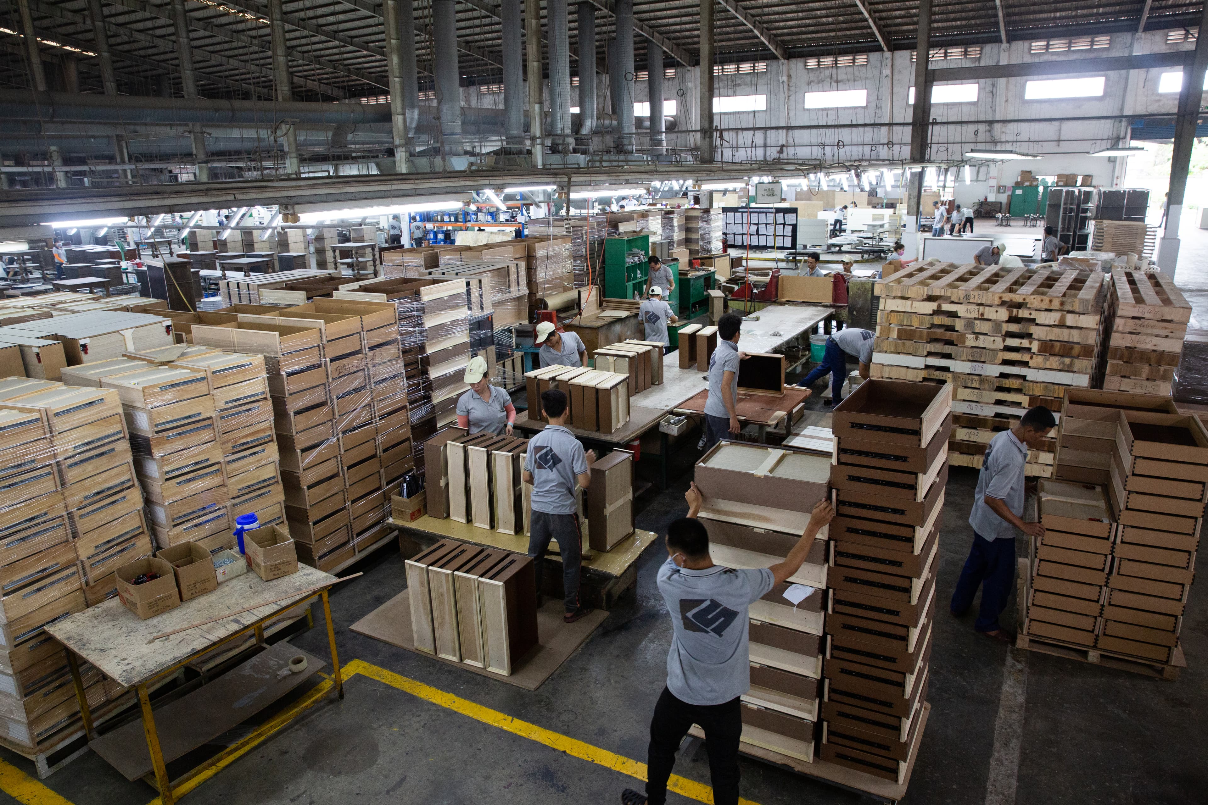 轉戰深圳,羅子文搭上美國家具廠大量轉單的好時機,員工數從70人成長到3千多人。
