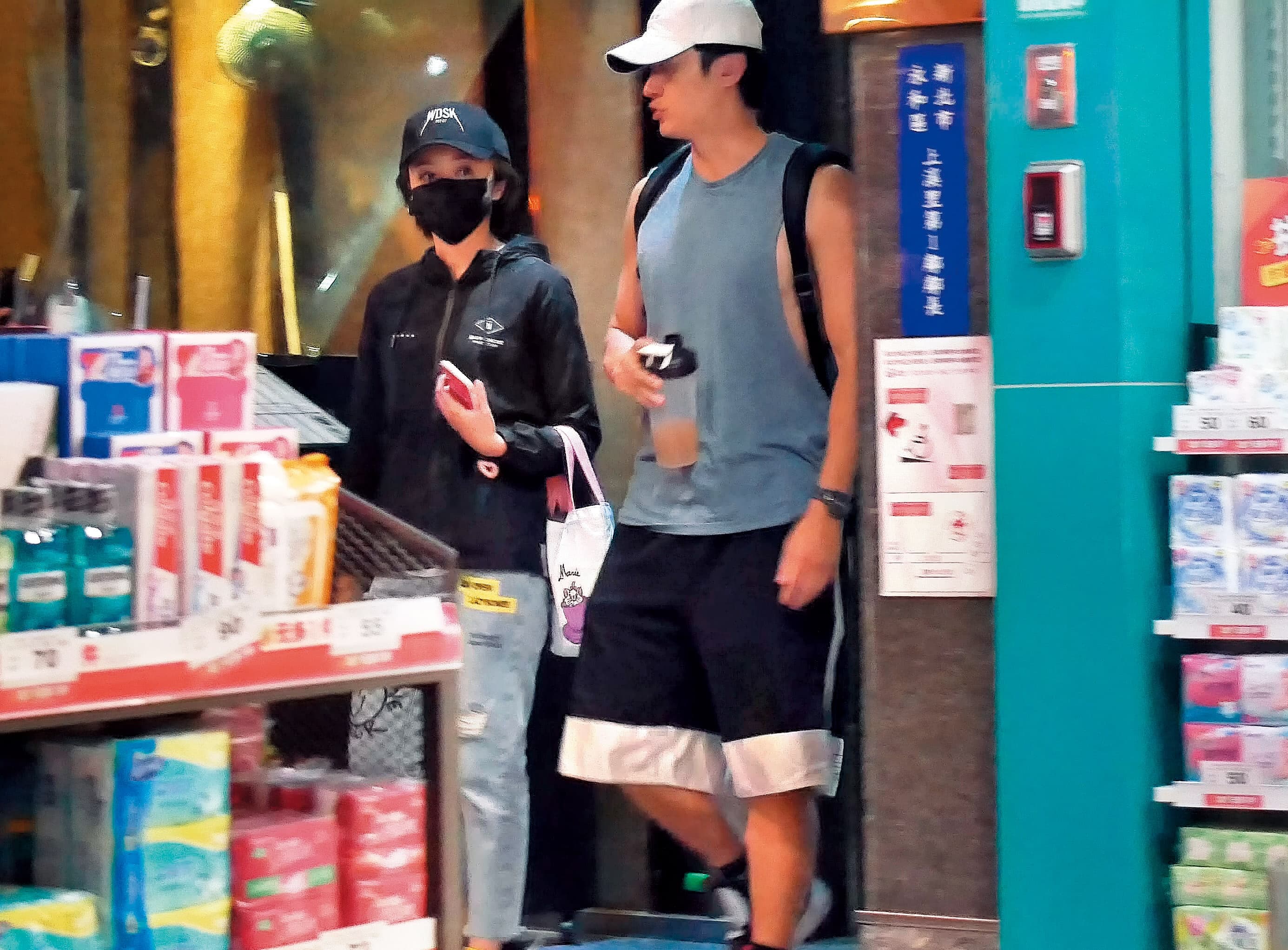 王瞳跟馬俊麟就算千夫所指,也一定要同車出入,以及進出健身房、共吃宵夜。