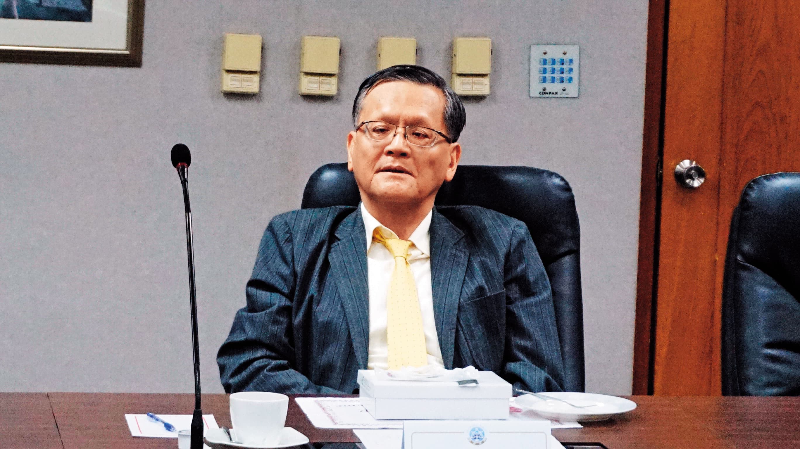 退休不久的最高法院刑一庭審判長花滿堂(圖),判決見解攸關全國各審級判決,名字竟多次出現在翁茂鍾的宴客筆記本,引發爭議。