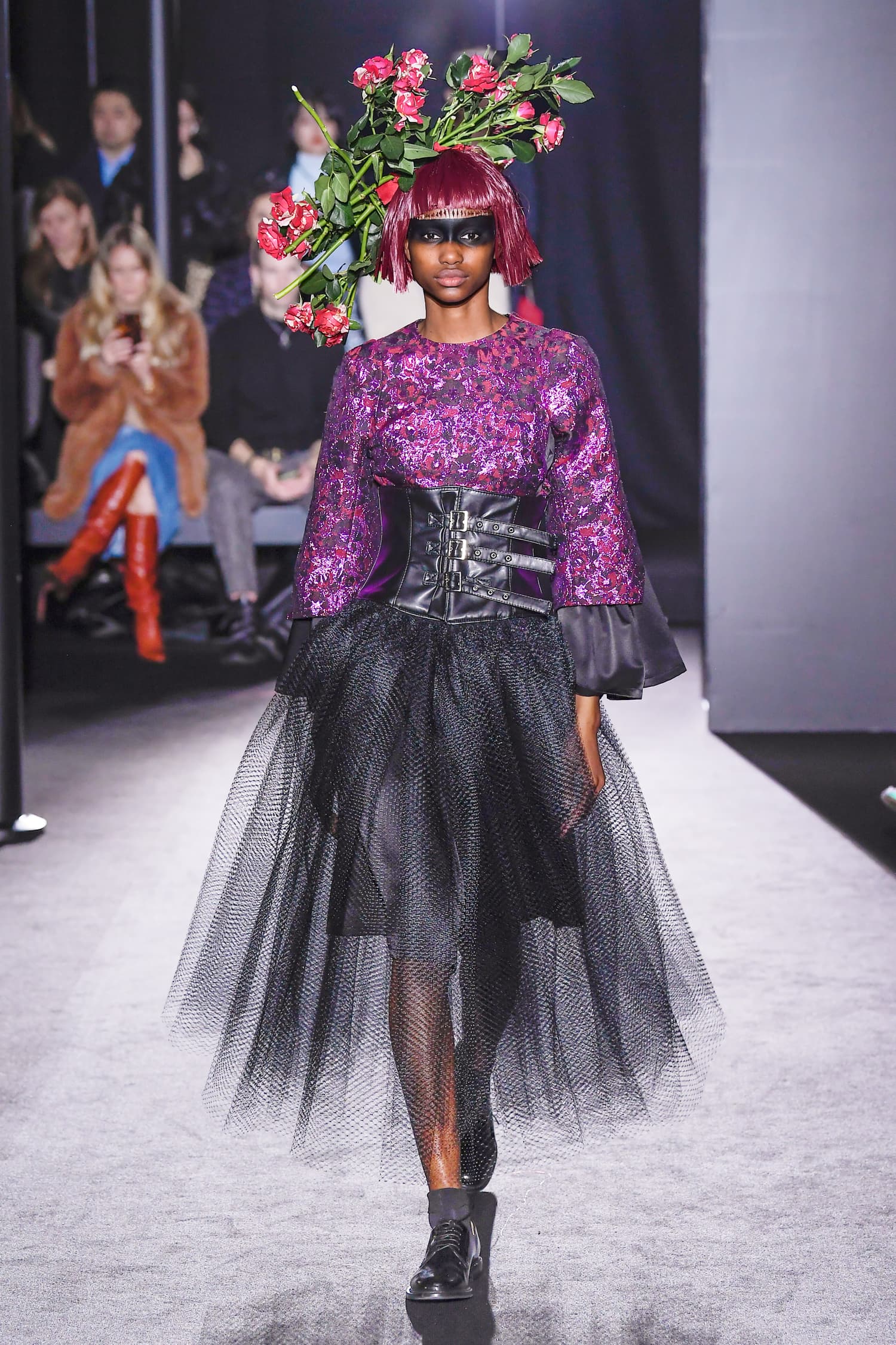 團團微風南山限定COMME DES GARÇONS NOIR黑色腰封紗裙，價格店洽。（團團提供）