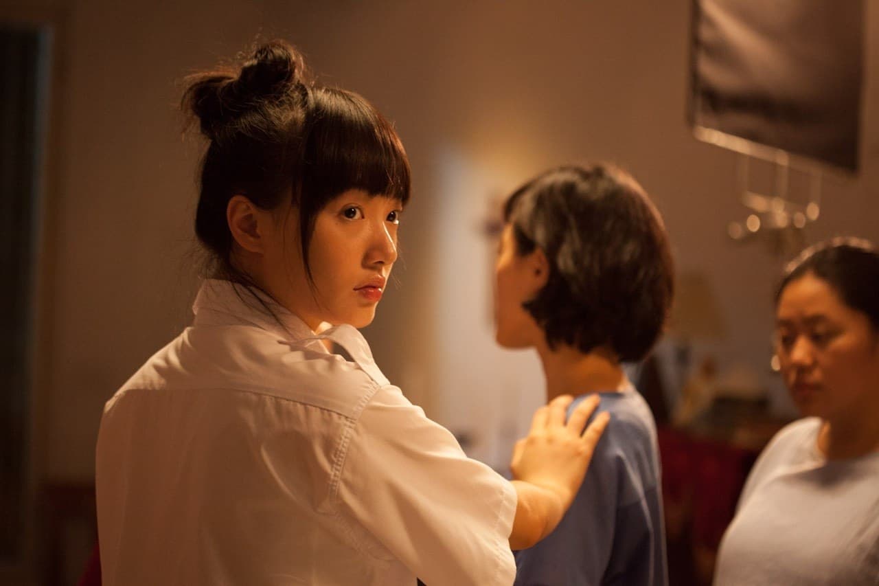 在李啟源執導電影《盜命師》中飾演自閉女孩貓仔的蔡思韵。（李啟源電影公司提供）