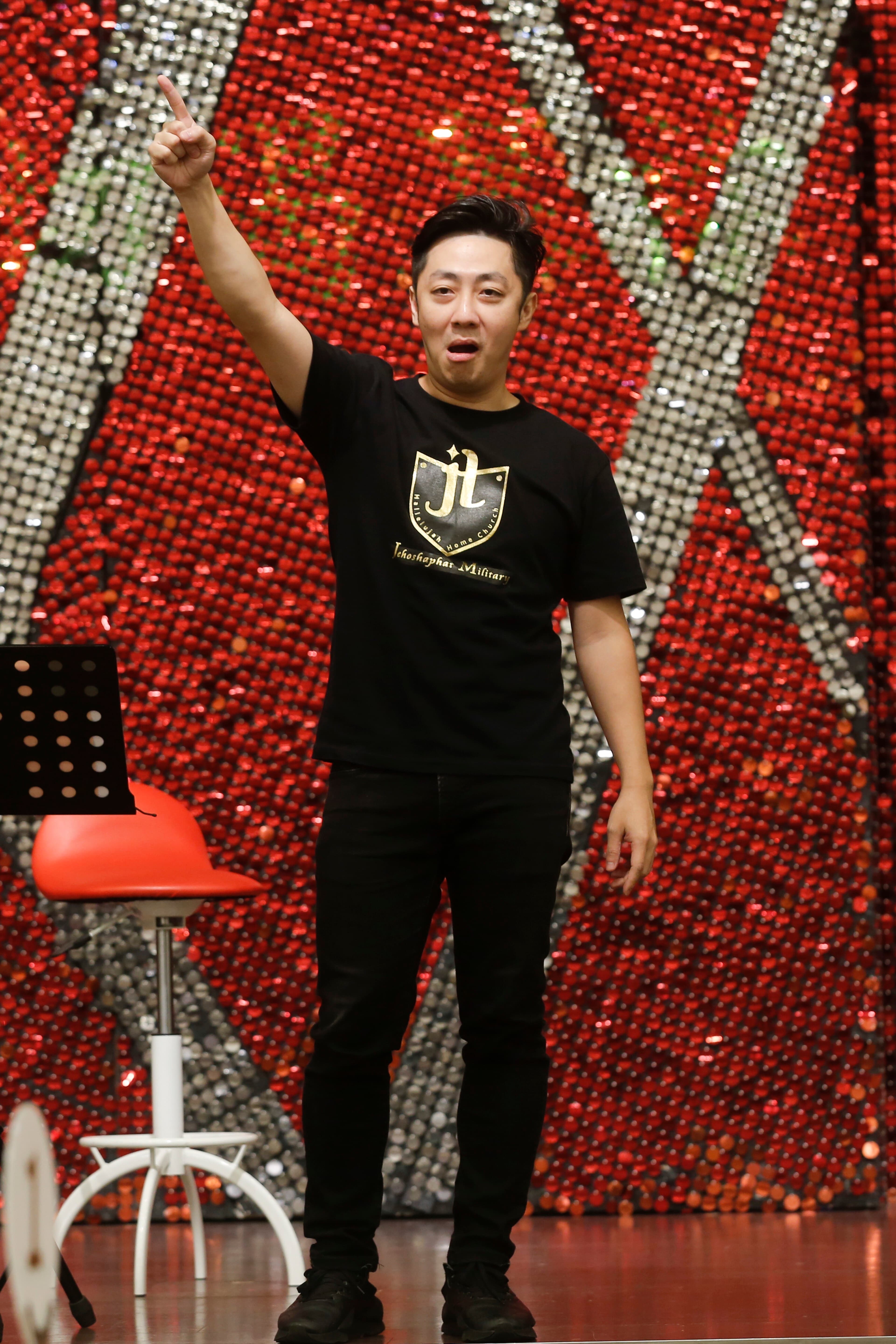 艾成依舊力挺王瞳,並心疼對方身體不佳。