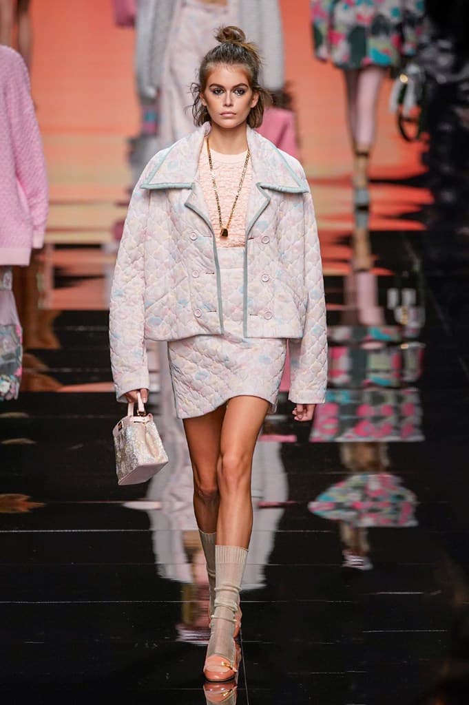 絎縫圖案有蓬鬆效果,充滿孩子氣的活潑。(翻攝自Camera Nazionale della Moda Italiana)