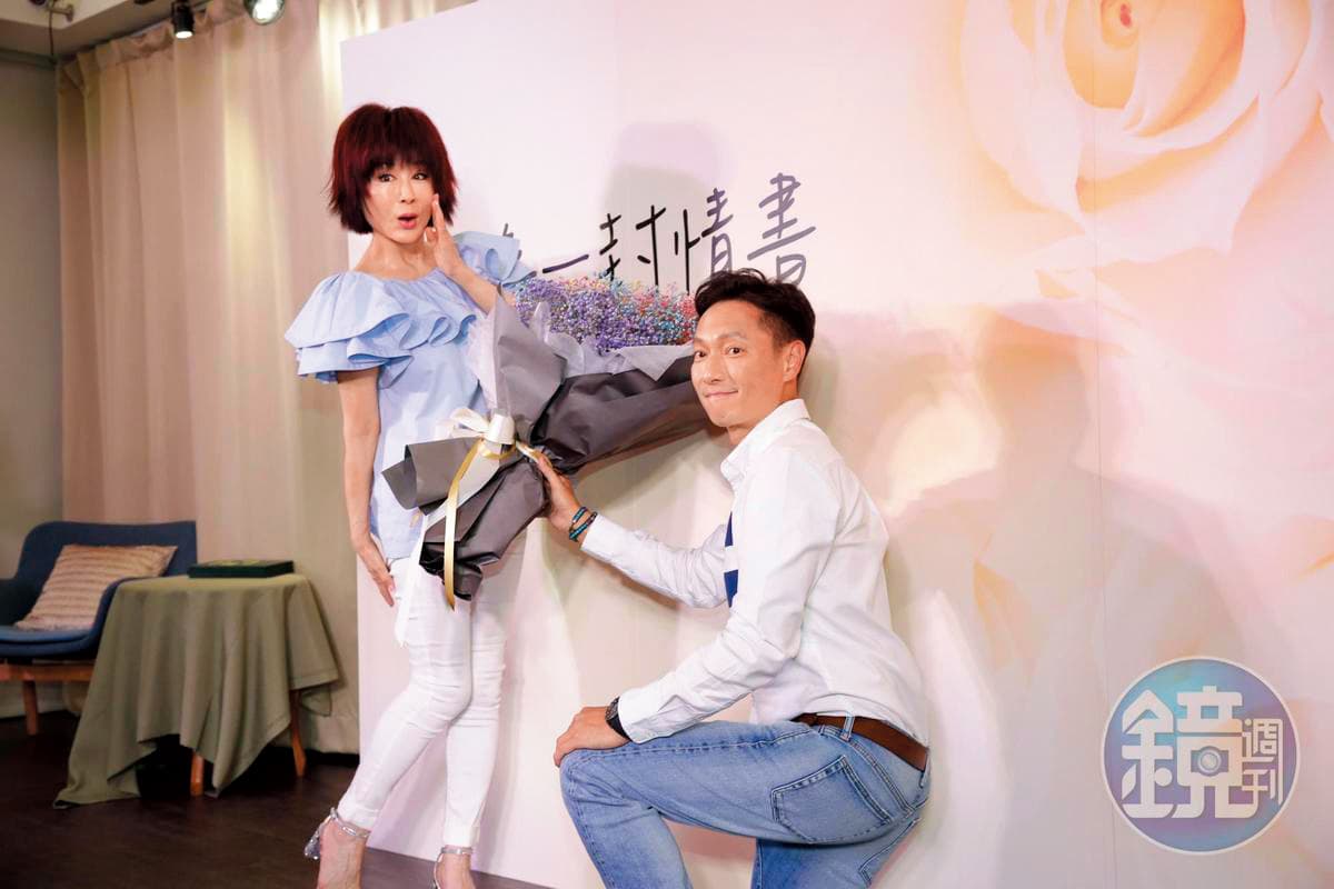 潘迎紫在舞台劇《最後一封情書》裡,將與謝祖武(右)上演一段熱情的姐弟戀。