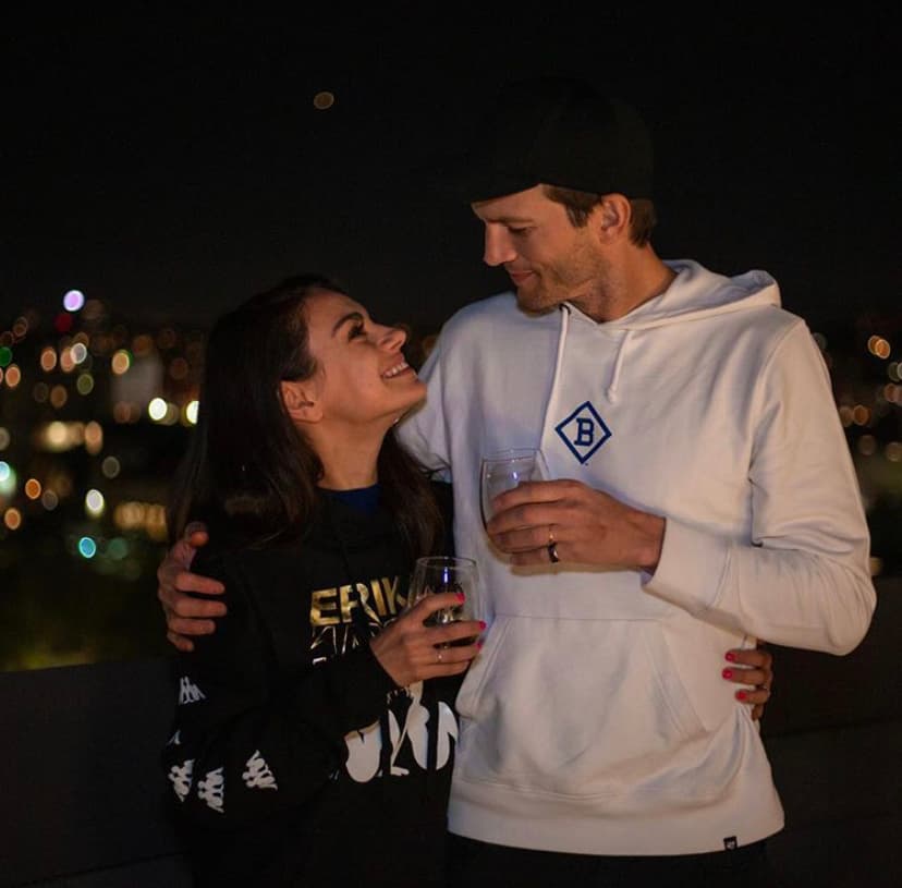 艾希頓庫奇現和女星蜜拉庫妮絲結婚,也常有離婚傳言。(翻攝自艾希頓庫奇IG)