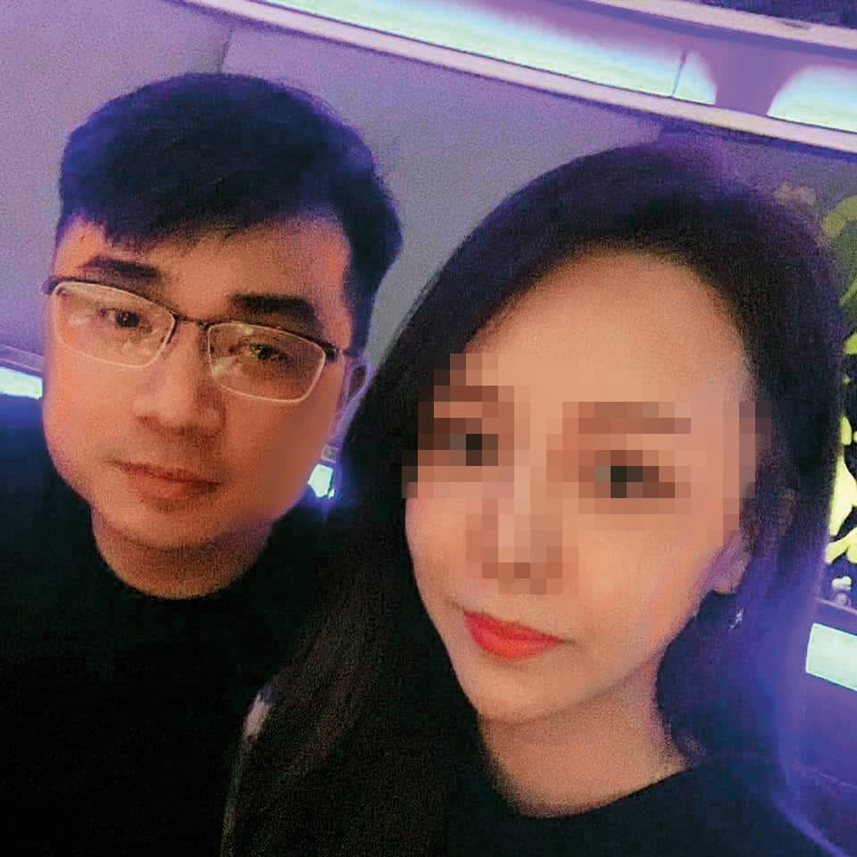 開寵物用品店的直播主鄭又仁(左),外傳是高雄地方幫派的重要幹部。(翻攝臉書)