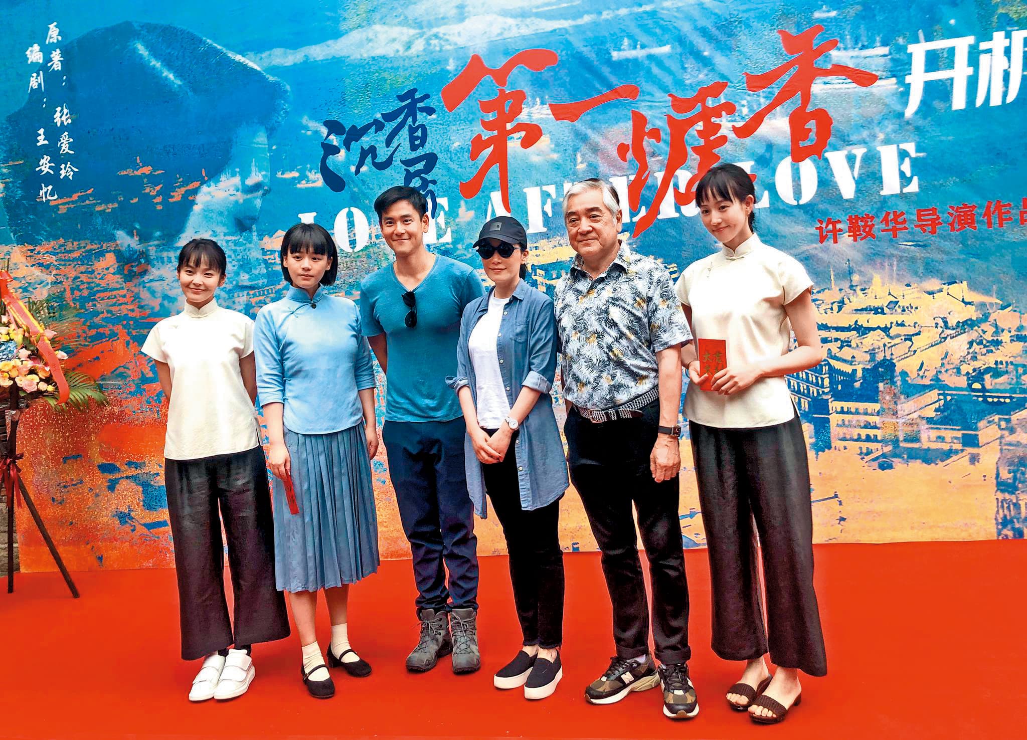 張鈞甯(右1)與邱澤合作時,還在趕拍與彭于晏(左3)合演的《第一爐香》。(翻攝自微博)