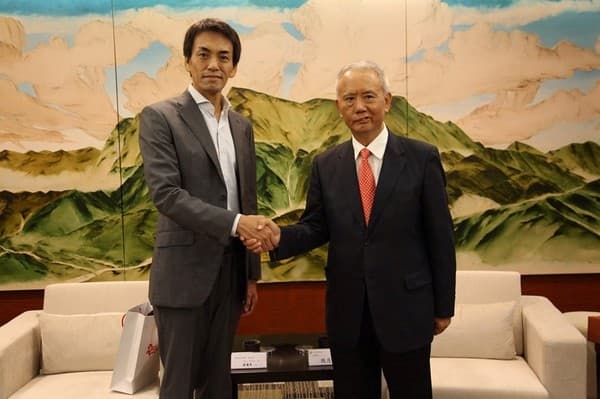 日本樂天集團拜訪味全龍。(翻攝自魏應充官方臉書)