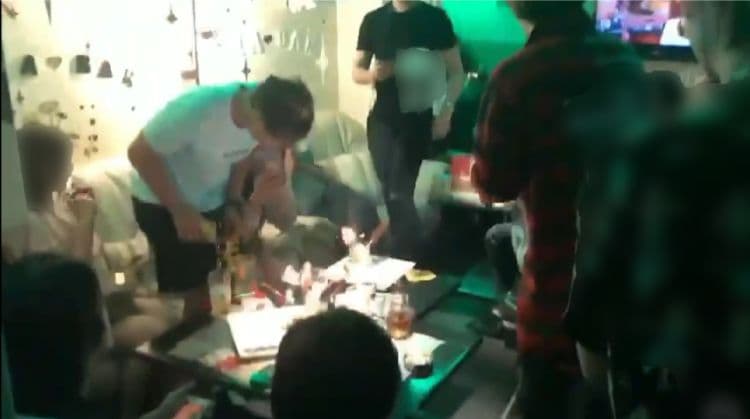 日媒爆出清水健在老婆臨盆前幾天在歌舞伎町開趴玩到深夜。(網路圖片)