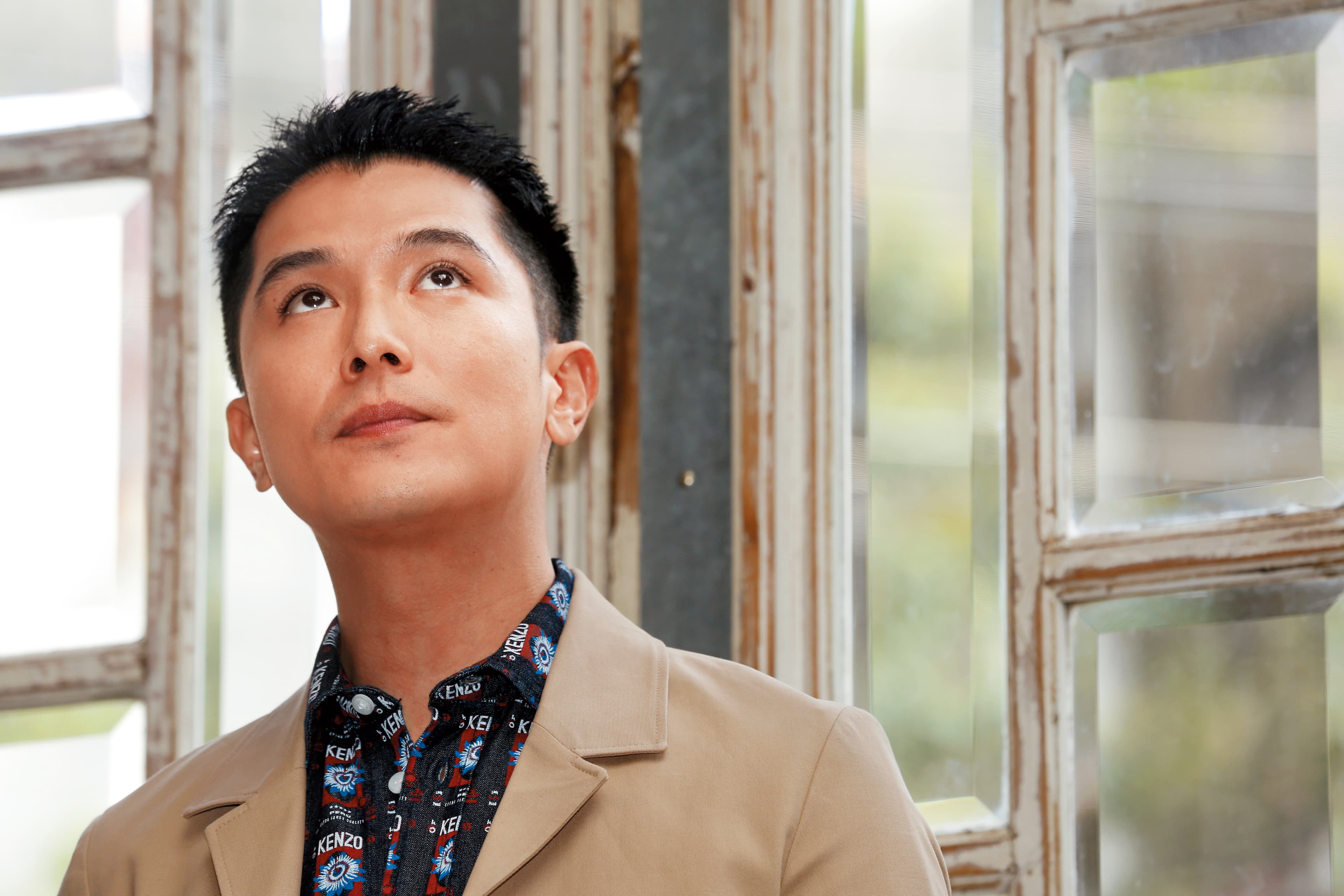 邱澤還沒告知張鈞甯就先認愛,看似有把握,或者一種先插旗再說的宣示主權感,可惜碰了釘子。