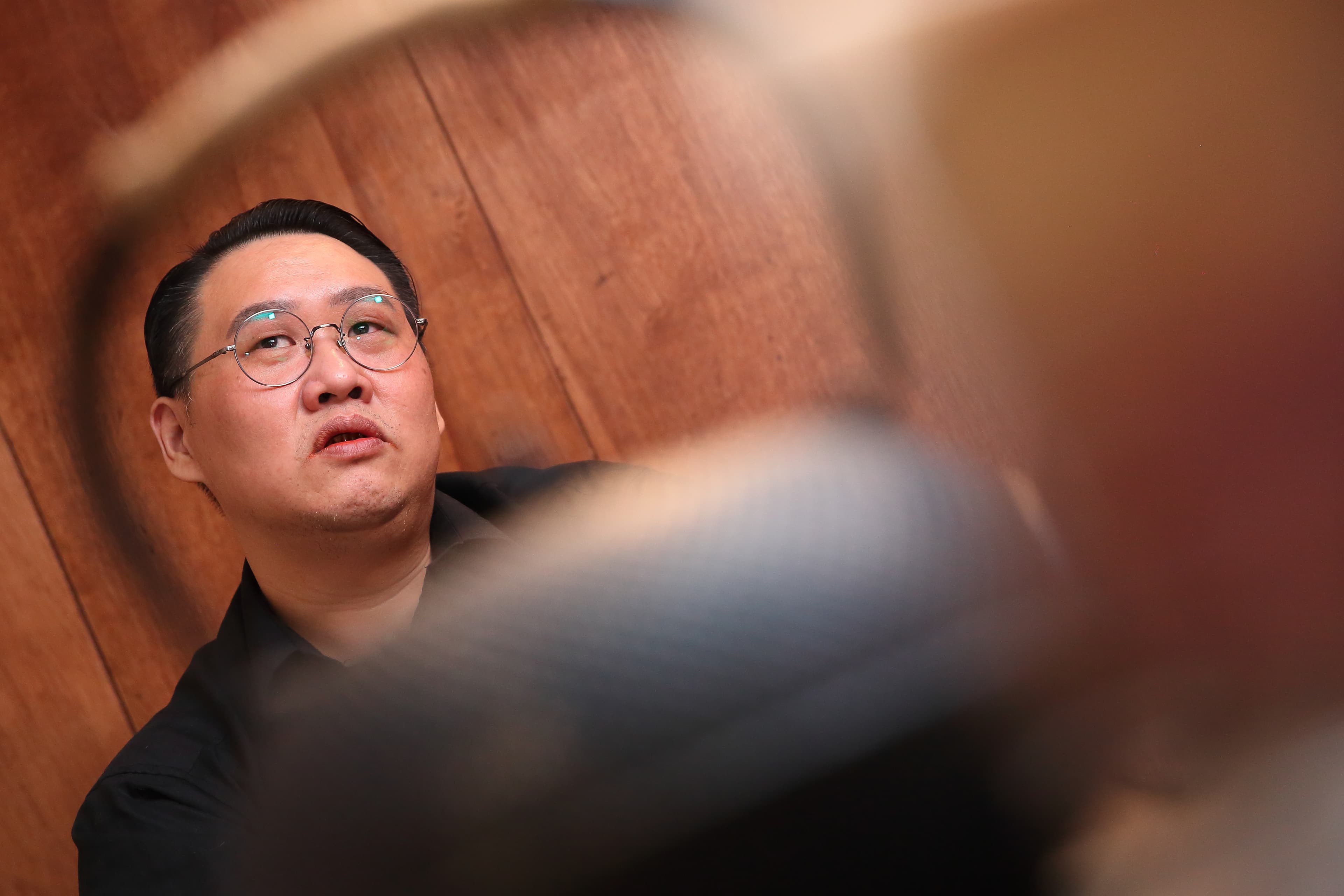 蘭小明形容，閱讀如同在監獄鐵窗後面開了一個門，人好像暫時自由了。
