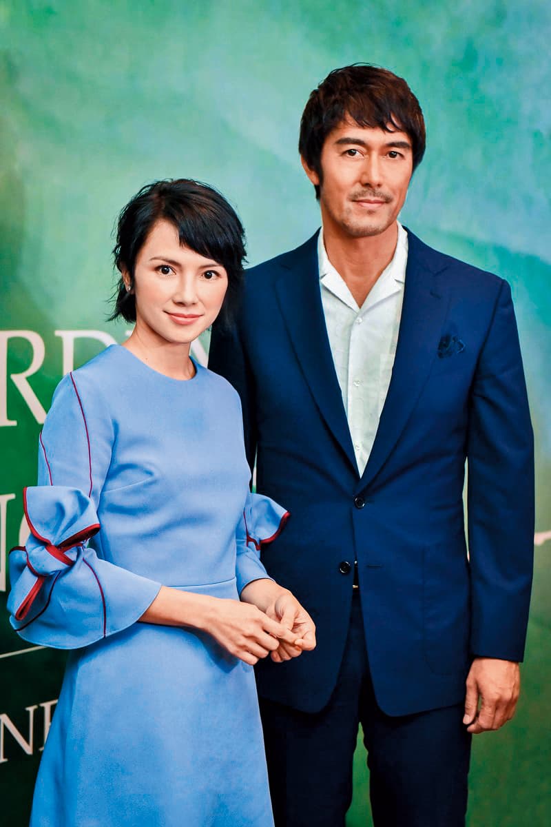 跨國合作的《夕霧花園》結合金馬影后李心潔(左)、阿部寬(右)等堅強陣容,由台灣導演林書宇執導。(HBO Asia提供)