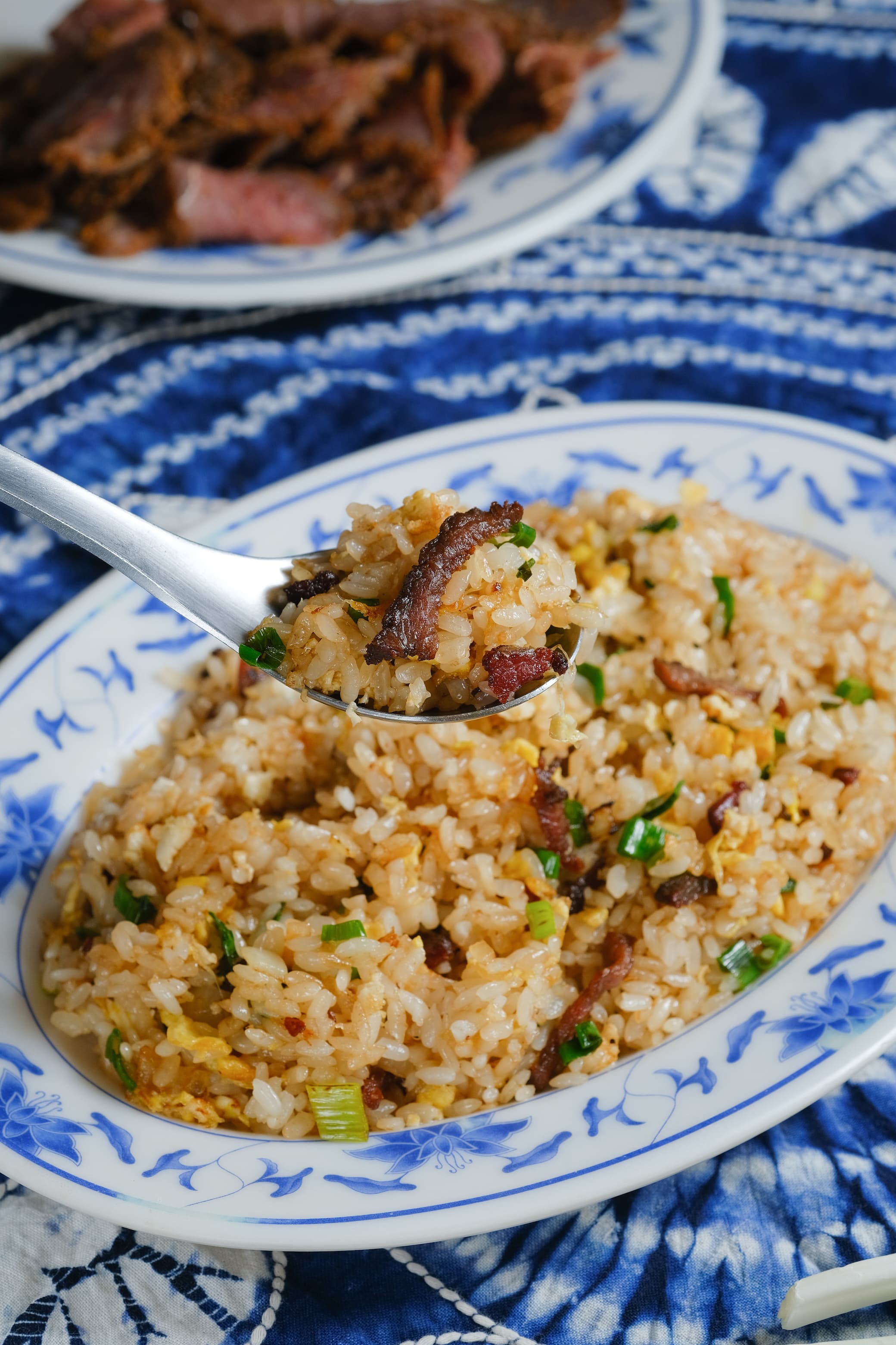 「牛干巴炒飯」帶鑊氣,僅以簡單的蔥蛋點綴,讓臘牛肉的香氣更明顯了。(100元/份)