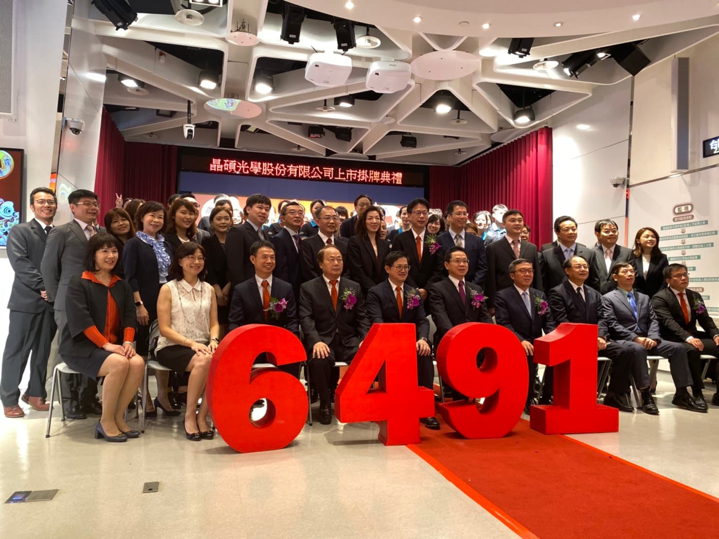 晶碩今天以6491掛牌，盤中一度來到181.5元，漲幅近2成。